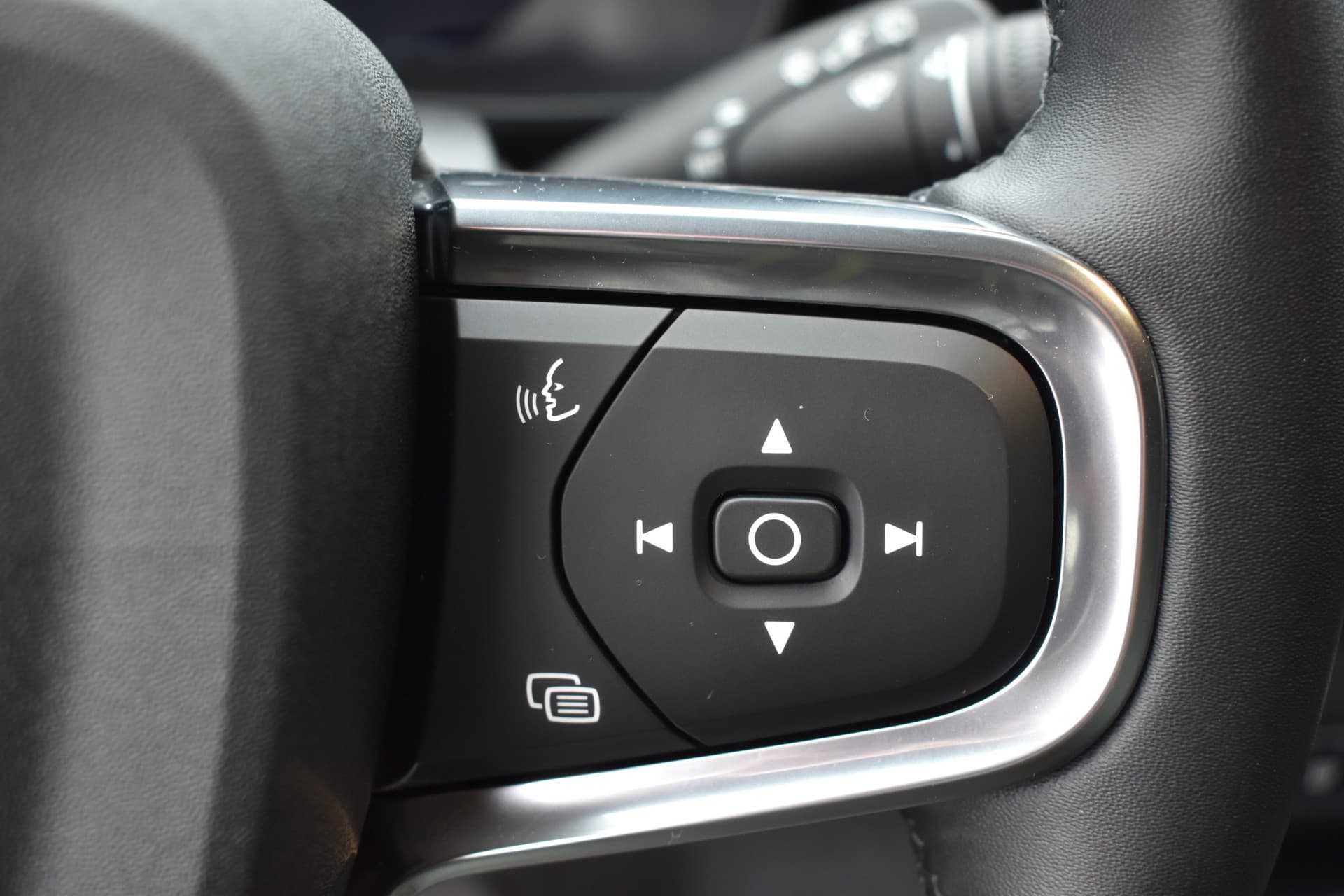 Volvo EX40 Extended Range 252PK Plus 82 kWh thumbnail 32