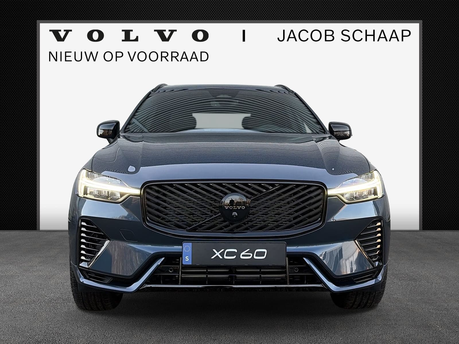 Volvo XC60 2.0 T6 Plug-in hybrid AWD Plus Black Edition / Nieuw uit voorraad / 21" Glossy Black / head-up display / elektrisch glazen panorama-dak / thumbnail 3