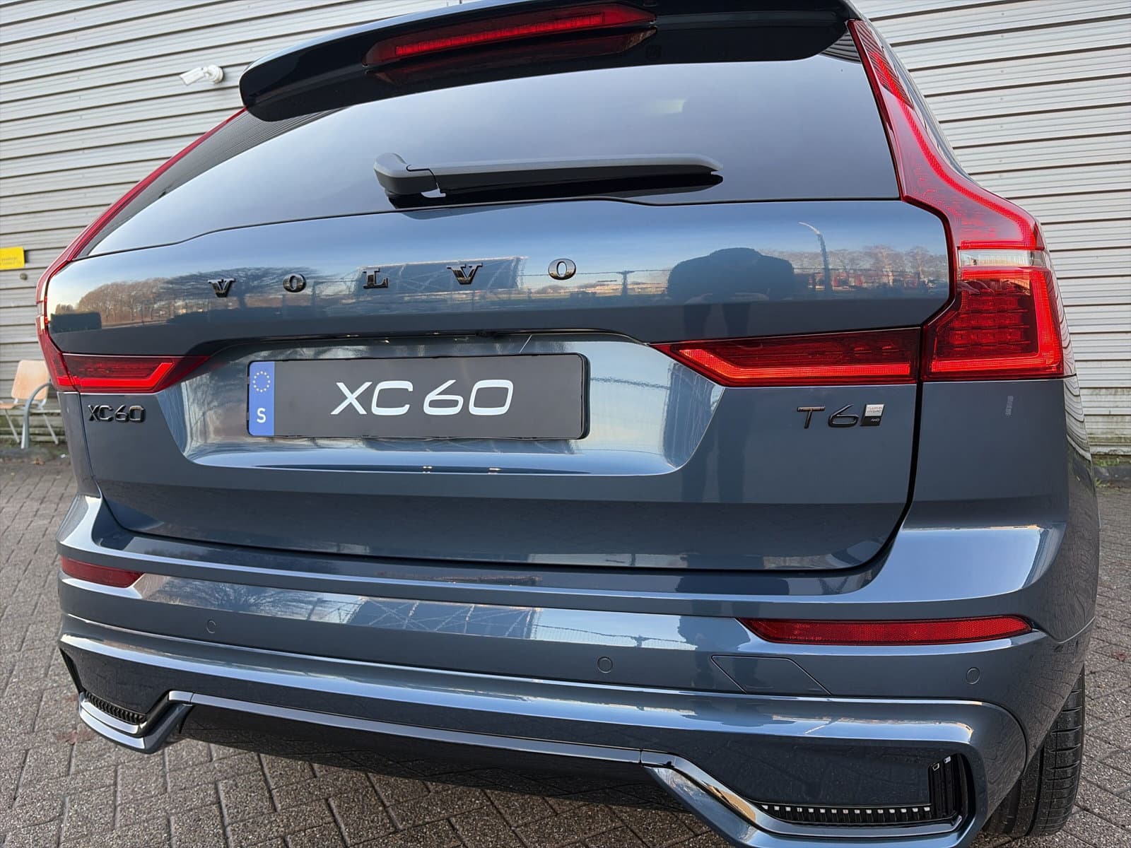 Volvo XC60 2.0 T6 Plug-in hybrid AWD Plus Black Edition / Nieuw uit voorraad / 21" Glossy Black / head-up display / elektrisch glazen panorama-dak / thumbnail 5