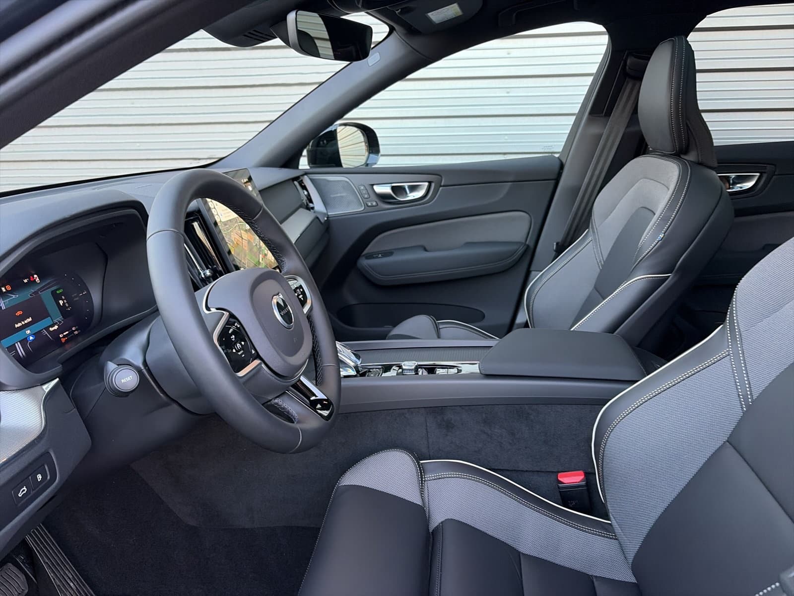 Volvo XC60 2.0 T6 Plug-in hybrid AWD Plus Black Edition / Nieuw uit voorraad / 21" Glossy Black / head-up display / elektrisch glazen panorama-dak / thumbnail 10