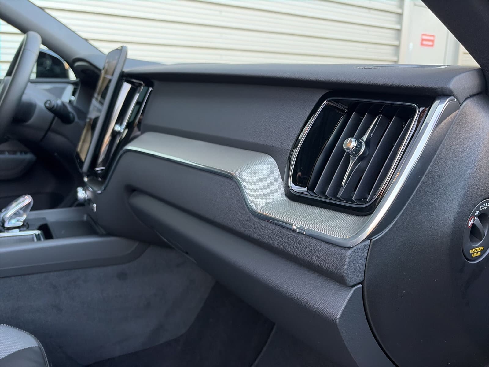 Volvo XC60 2.0 T6 Plug-in hybrid AWD Plus Black Edition / Nieuw uit voorraad / 21" Glossy Black / head-up display / elektrisch glazen panorama-dak / thumbnail 15