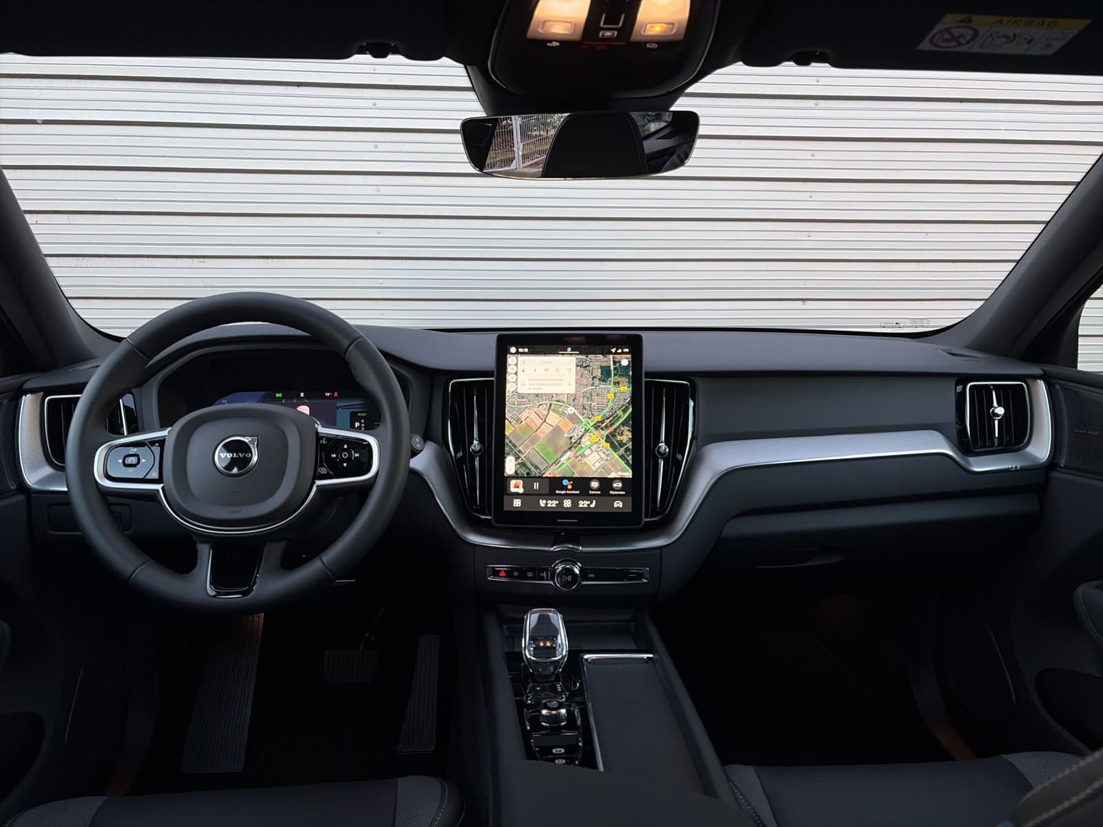 Volvo XC60 2.0 T6 Plug-in hybrid AWD Plus Black Edition / Nieuw uit voorraad / 21" Glossy Black / head-up display / elektrisch glazen panorama-dak / thumbnail 16