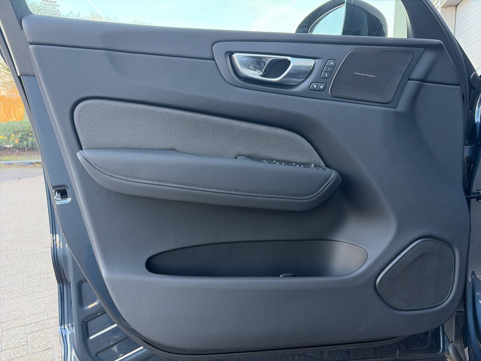 Volvo XC60 2.0 T6 Plug-in hybrid AWD Plus Black Edition / Nieuw uit voorraad / 21" Glossy Black / head-up display / elektrisch glazen panorama-dak / thumbnail 18