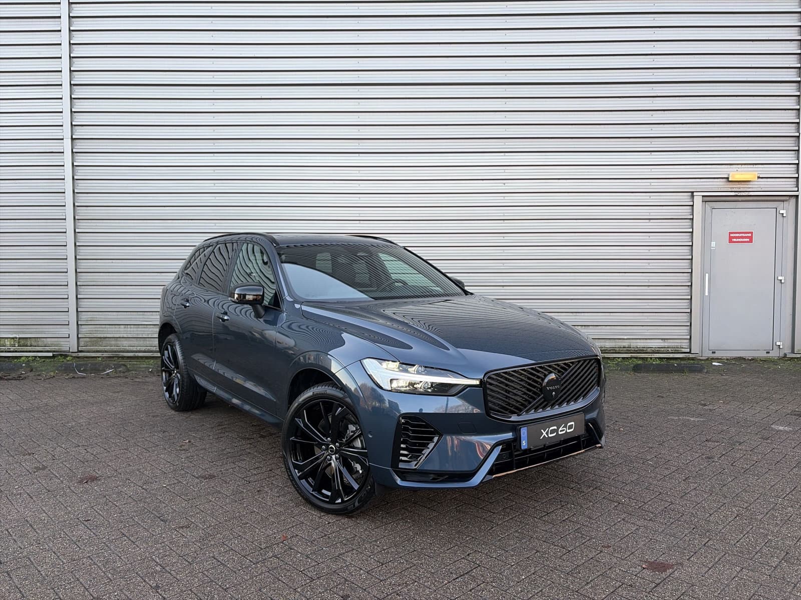 Volvo XC60 2.0 T6 Plug-in hybrid AWD Plus Black Edition / Nieuw uit voorraad / 21" Glossy Black / head-up display / elektrisch glazen panorama-dak / thumbnail 31