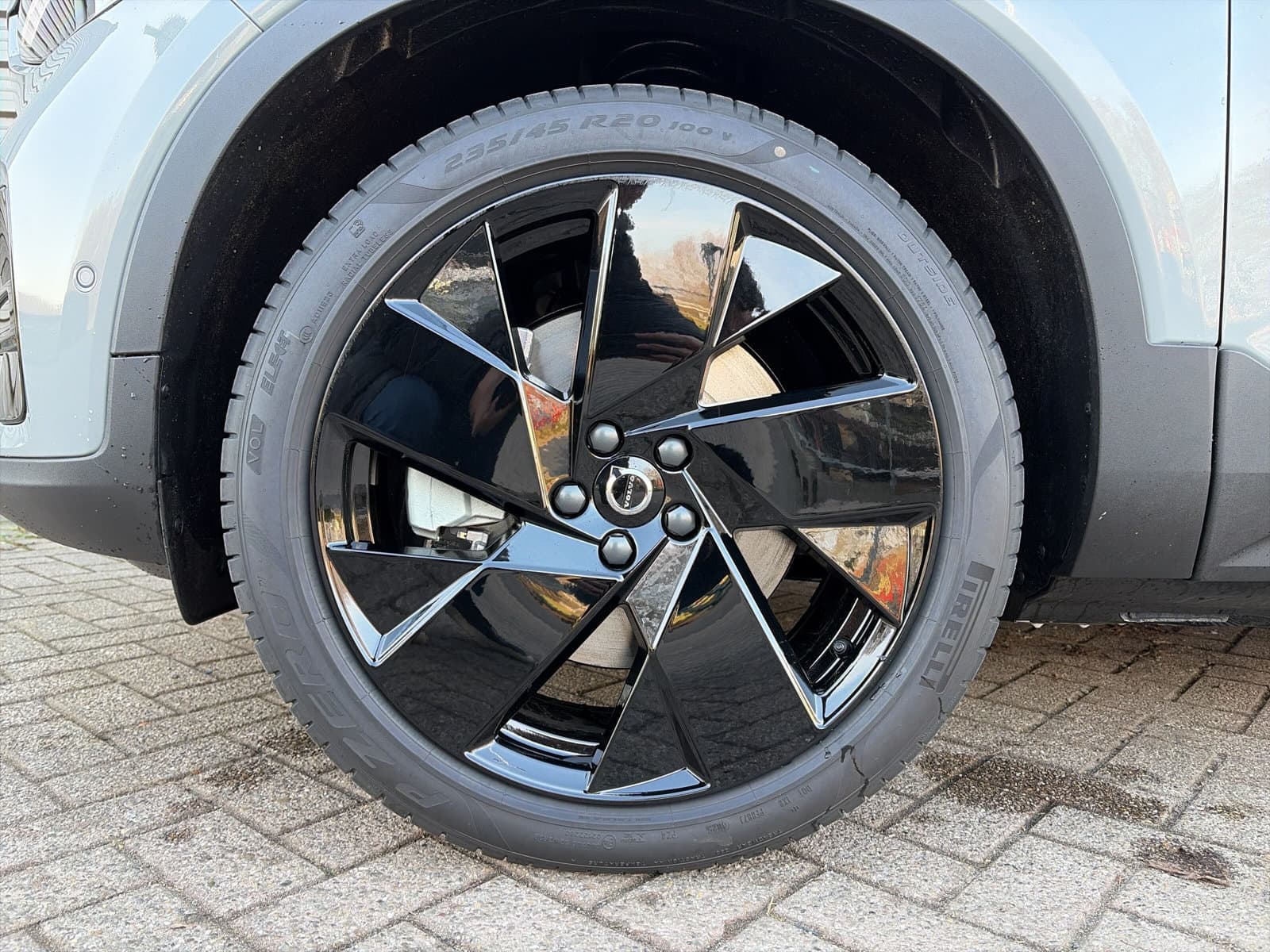 Volvo EX40 Extended Range Ultra Black Ed. / panoramadak / Rondomzichtcamera / Harman/Kardon / Stuur- en stoelverwarming / thumbnail 6