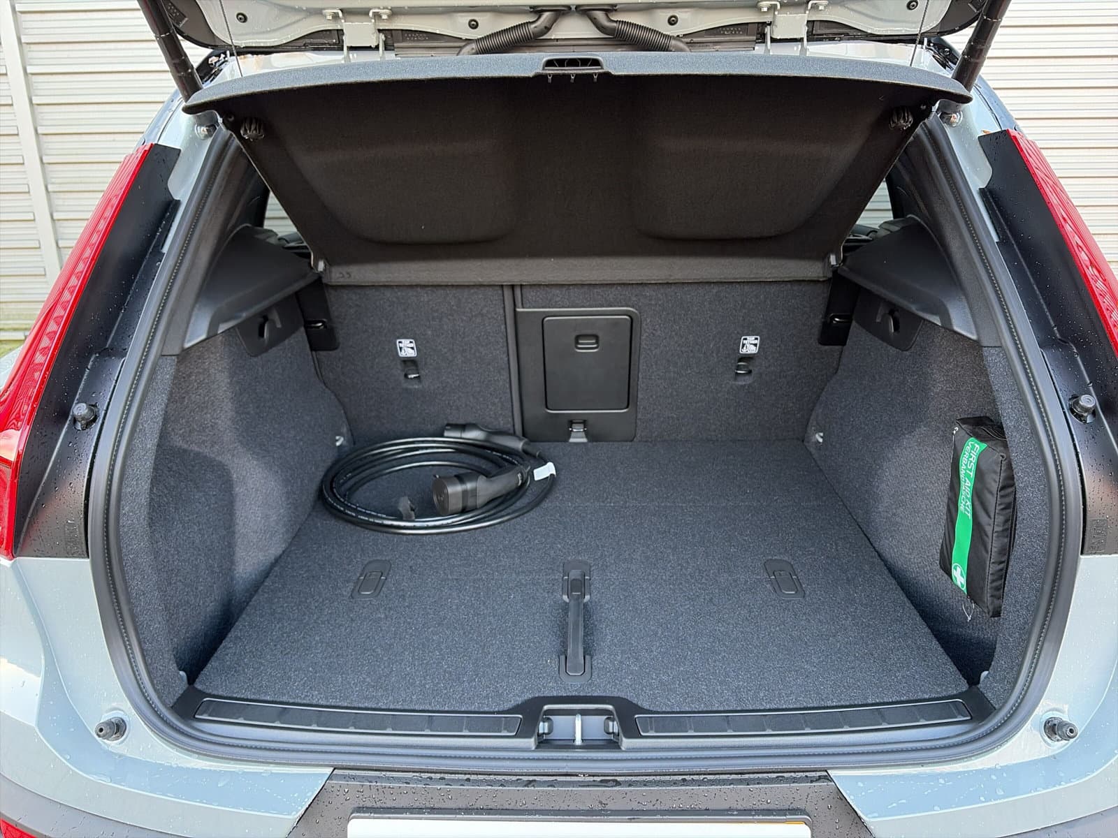 Volvo EX40 Extended Range Ultra Black Ed. / panoramadak / Rondomzichtcamera / Harman/Kardon / Stuur- en stoelverwarming / thumbnail 7