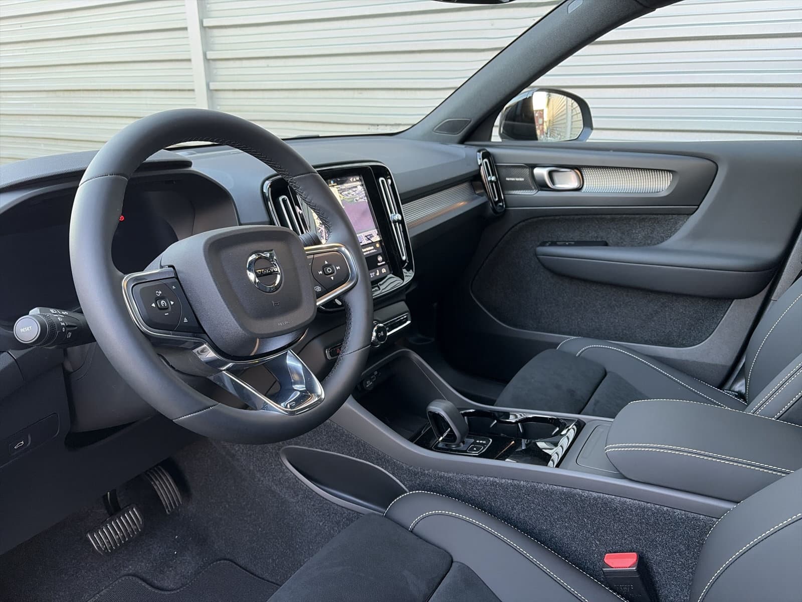 Volvo EX40 Extended Range Ultra Black Ed. / panoramadak / Rondomzichtcamera / Harman/Kardon / Stuur- en stoelverwarming / thumbnail 11