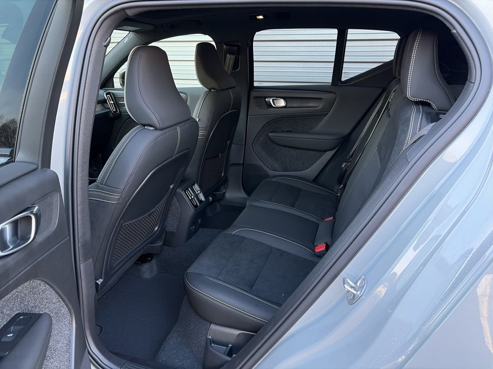 Volvo EX40 Extended Range Ultra Black Ed. / panoramadak / Rondomzichtcamera / Harman/Kardon / Stuur- en stoelverwarming / thumbnail 12