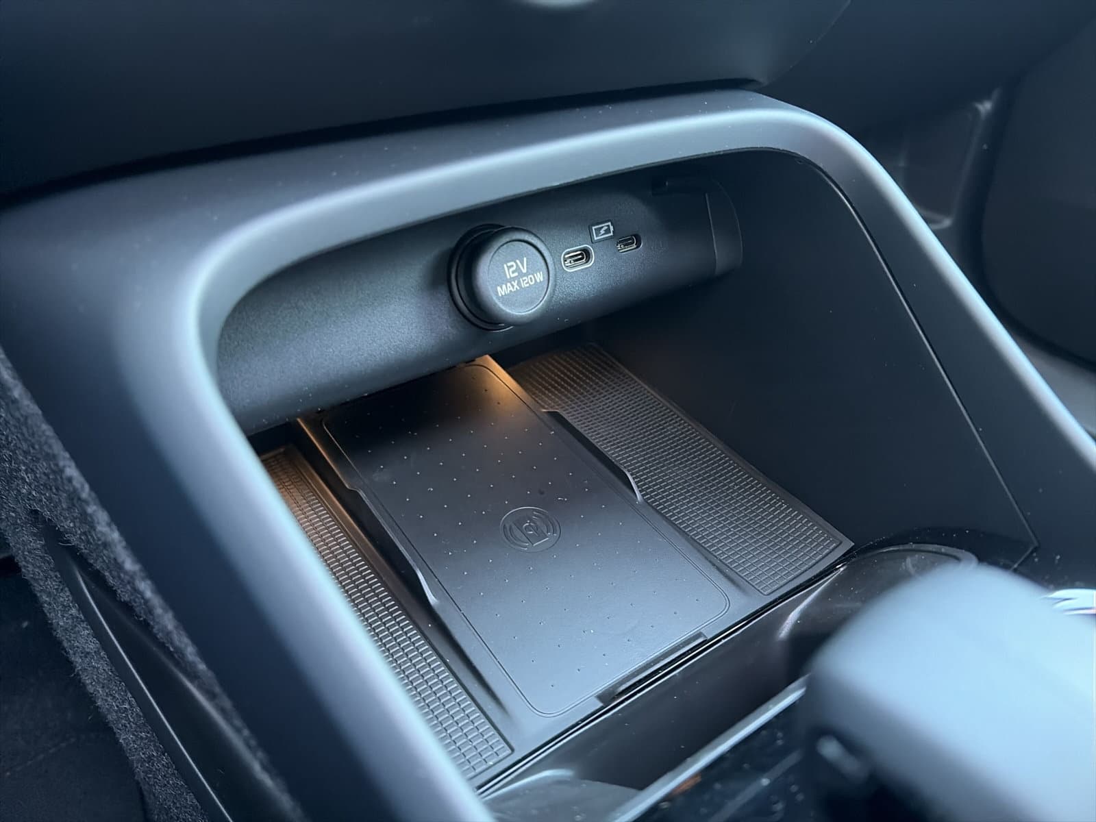 Volvo EX40 Extended Range Ultra Black Ed. / panoramadak / Rondomzichtcamera / Harman/Kardon / Stuur- en stoelverwarming / thumbnail 29