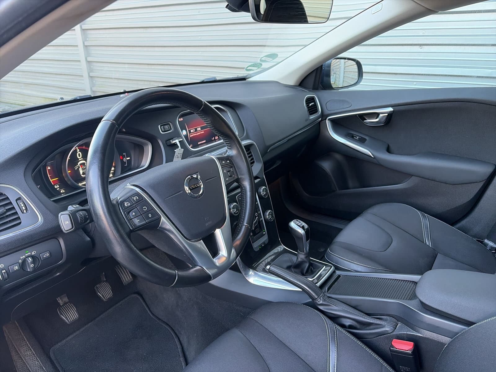 Volvo V40 2.0 D2 Nordic+ / LED koplampen / Trekhaak / Achteruitrijcamera / Stoelverwarming / thumbnail 11