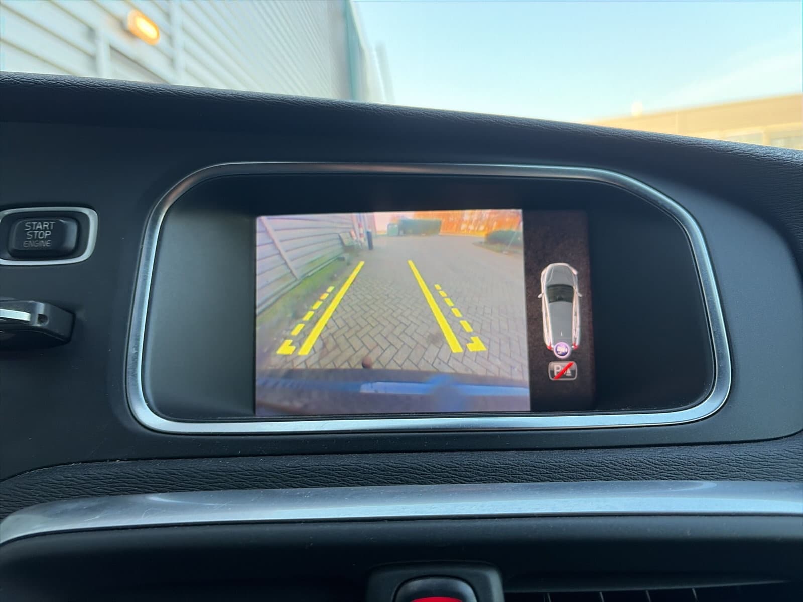 Volvo V40 2.0 D2 Nordic+ / LED koplampen / Trekhaak / Achteruitrijcamera / Stoelverwarming / thumbnail 26