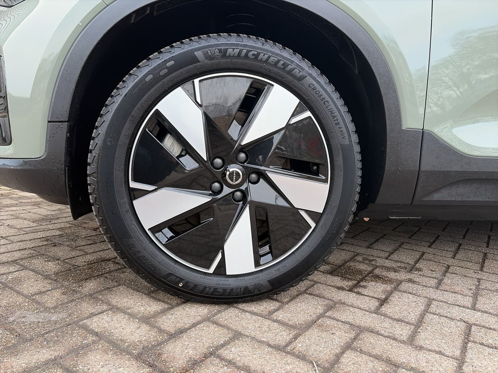 Volvo XC40 Single Motor Plus 69 kWh / Stoel- en stuurverwarming / Achteruitrijcamera / Elektrische achterklep / thumbnail 6