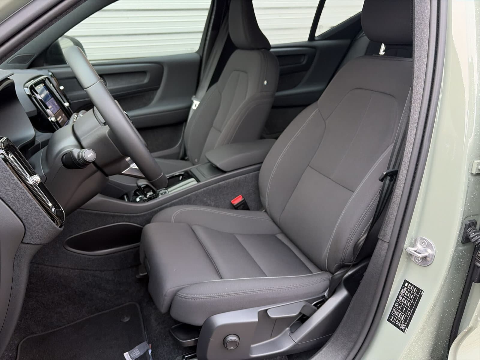 Volvo XC40 Single Motor Plus 69 kWh / Stoel- en stuurverwarming / Achteruitrijcamera / Elektrische achterklep / thumbnail 9