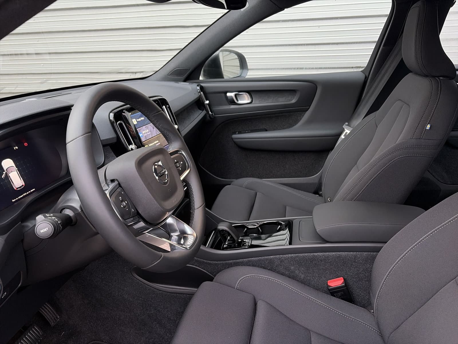 Volvo XC40 Single Motor Plus 69 kWh / Stoel- en stuurverwarming / Achteruitrijcamera / Elektrische achterklep / thumbnail 10