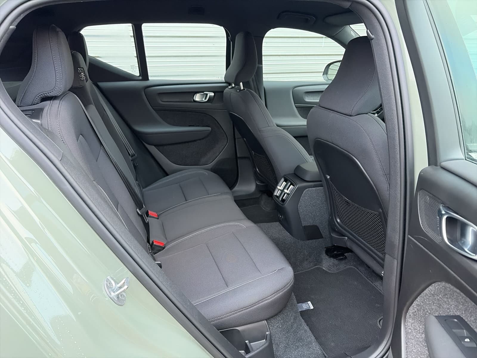 Volvo XC40 Single Motor Plus 69 kWh / Stoel- en stuurverwarming / Achteruitrijcamera / Elektrische achterklep / thumbnail 13