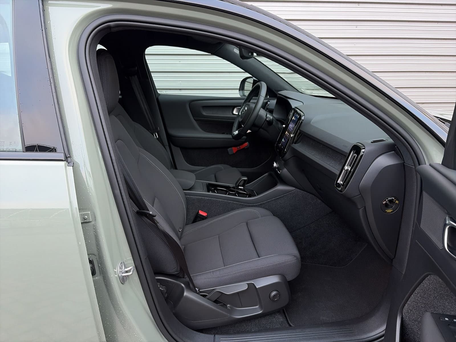 Volvo XC40 Single Motor Plus 69 kWh / Stoel- en stuurverwarming / Achteruitrijcamera / Elektrische achterklep / thumbnail 14