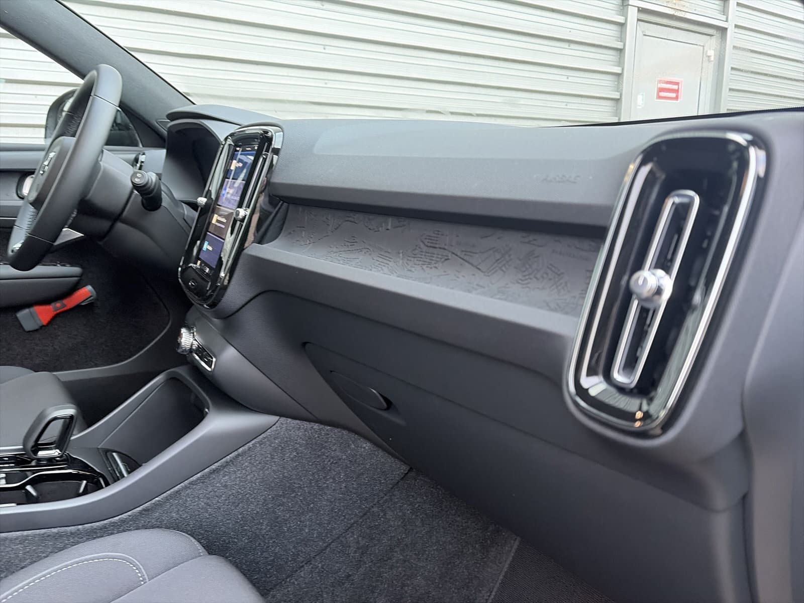 Volvo XC40 Single Motor Plus 69 kWh / Stoel- en stuurverwarming / Achteruitrijcamera / Elektrische achterklep / thumbnail 15