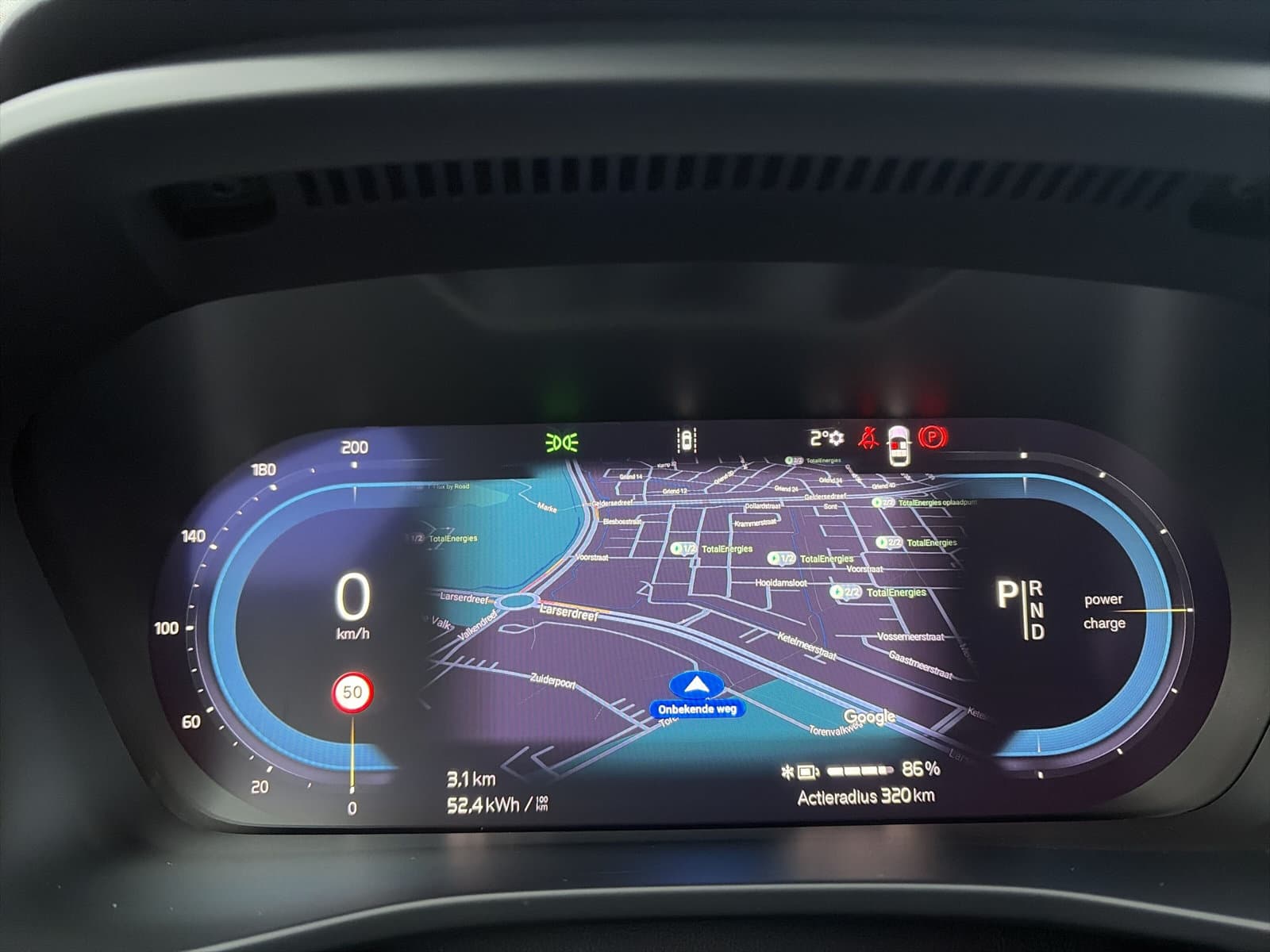 Volvo XC40 Single Motor Plus 69 kWh / Stoel- en stuurverwarming / Achteruitrijcamera / Elektrische achterklep / thumbnail 19