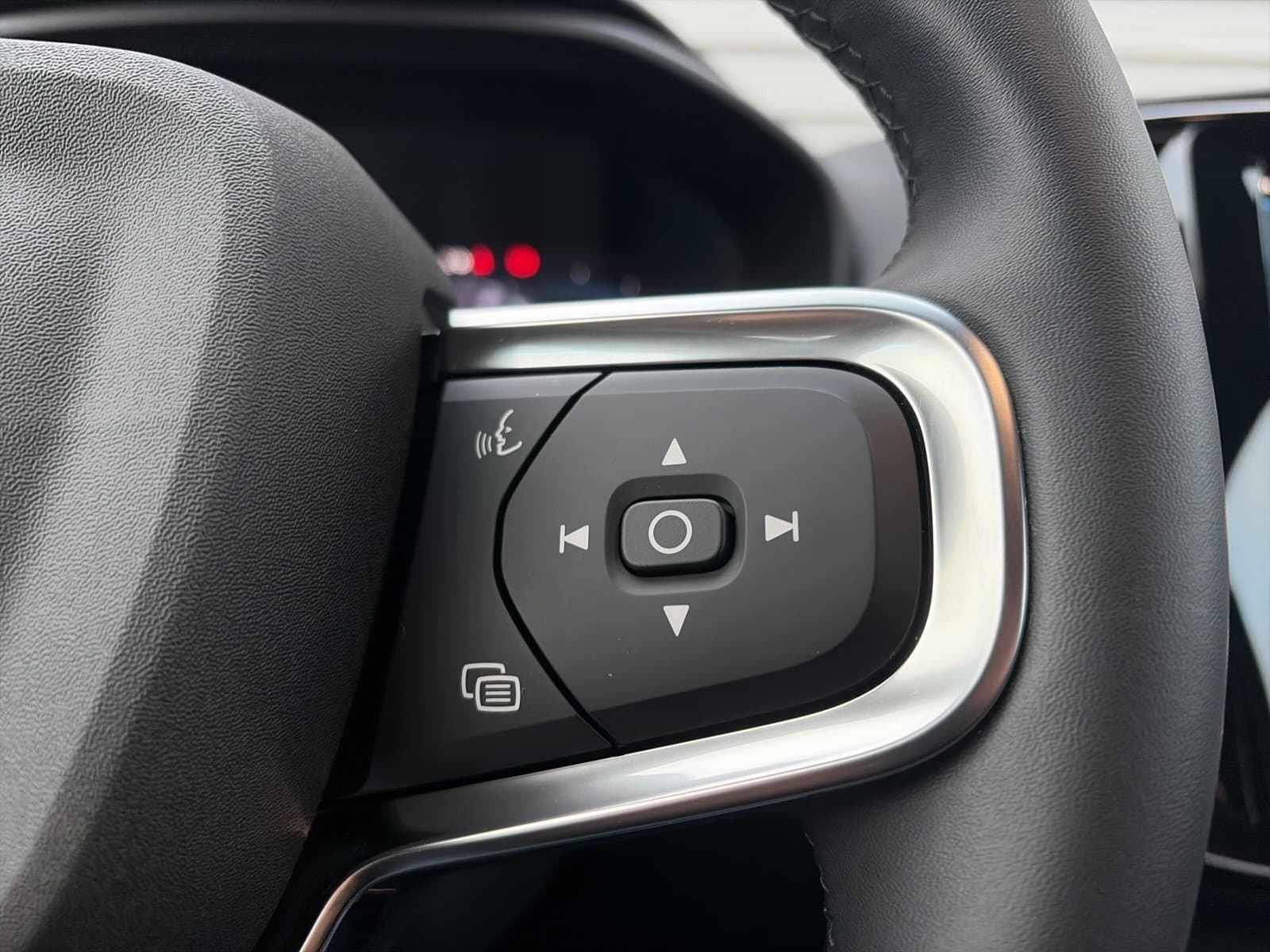 Volvo XC40 Single Motor Plus 69 kWh / Stoel- en stuurverwarming / Achteruitrijcamera / Elektrische achterklep / thumbnail 21