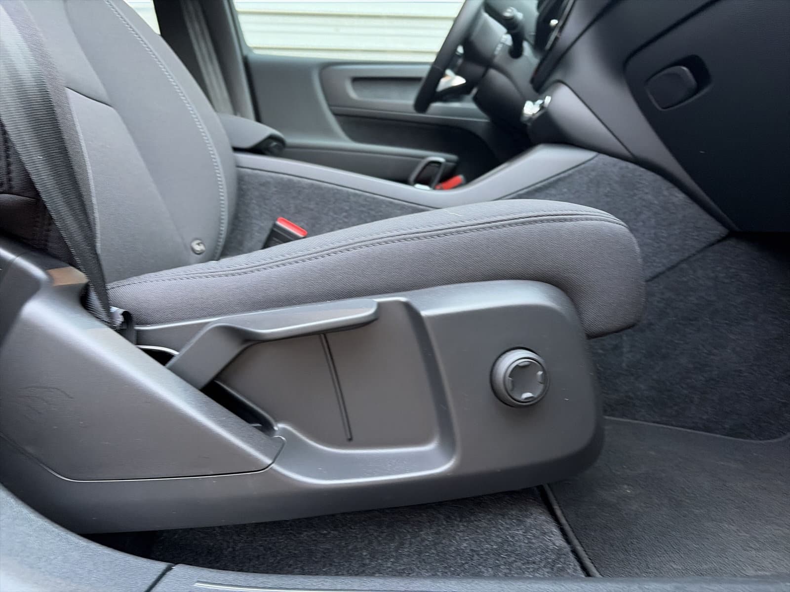 Volvo XC40 Single Motor Plus 69 kWh / Stoel- en stuurverwarming / Achteruitrijcamera / Elektrische achterklep / thumbnail 23