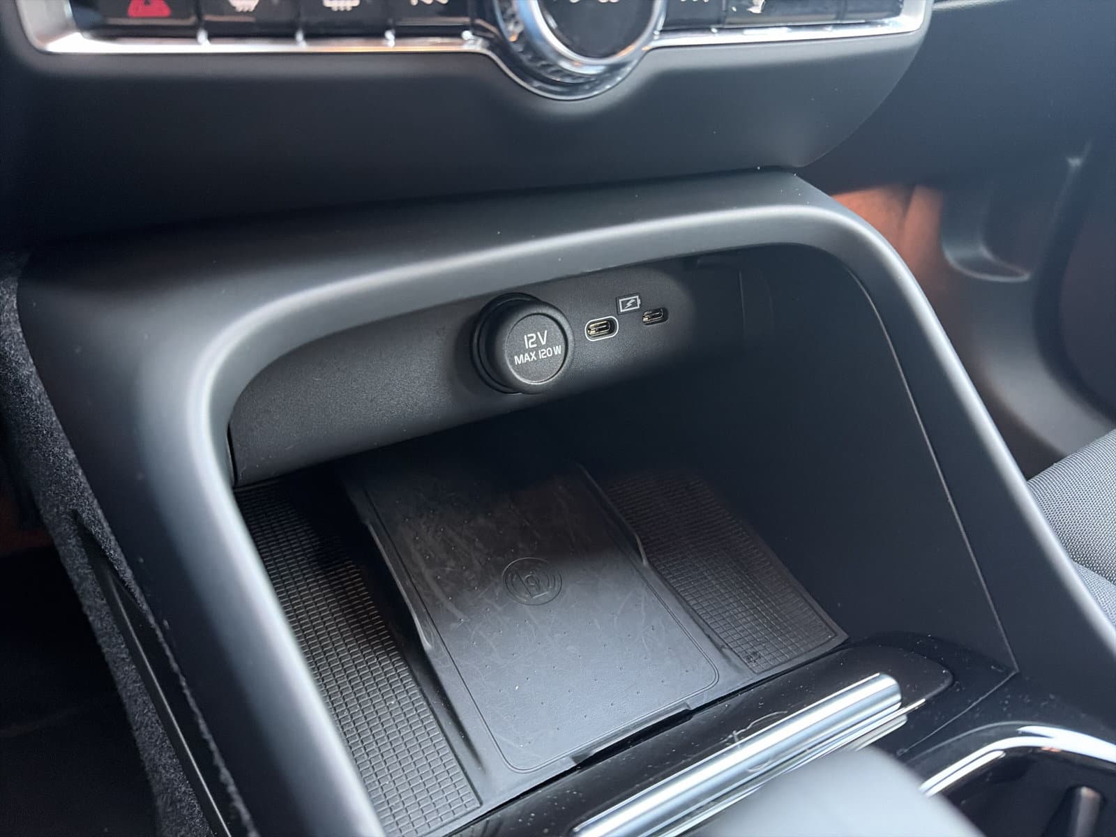 Volvo XC40 Single Motor Plus 69 kWh / Stoel- en stuurverwarming / Achteruitrijcamera / Elektrische achterklep / thumbnail 24