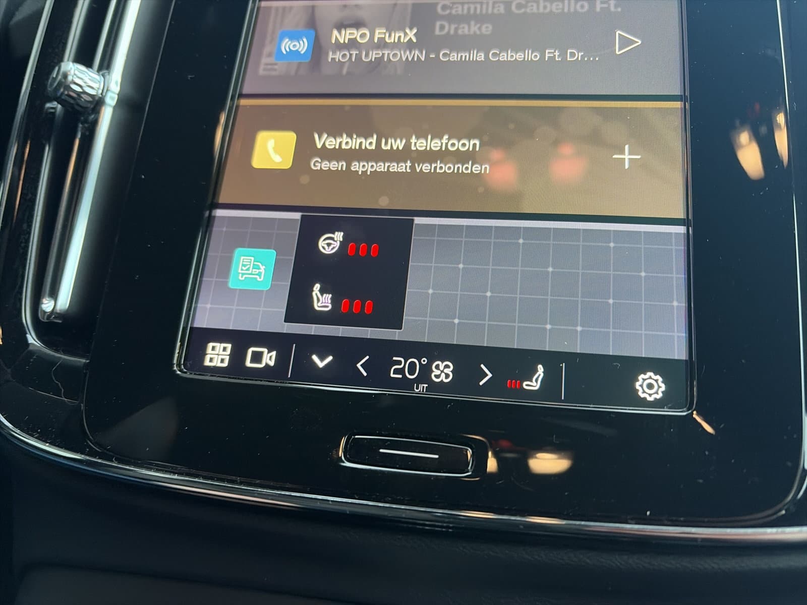 Volvo XC40 Single Motor Plus 69 kWh / Stoel- en stuurverwarming / Achteruitrijcamera / Elektrische achterklep / thumbnail 26