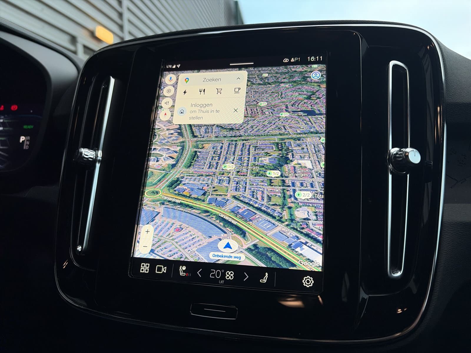 Volvo XC40 Single Motor Plus 69 kWh / Stoel- en stuurverwarming / Achteruitrijcamera / Elektrische achterklep / thumbnail 30