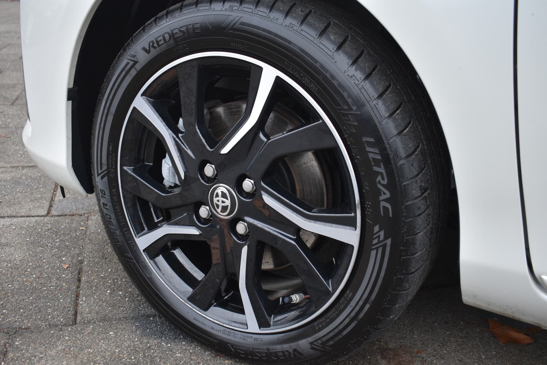 Toyota Yaris 1.5 Hybrid Bi-Tone Automaat 100pk thumbnail 2