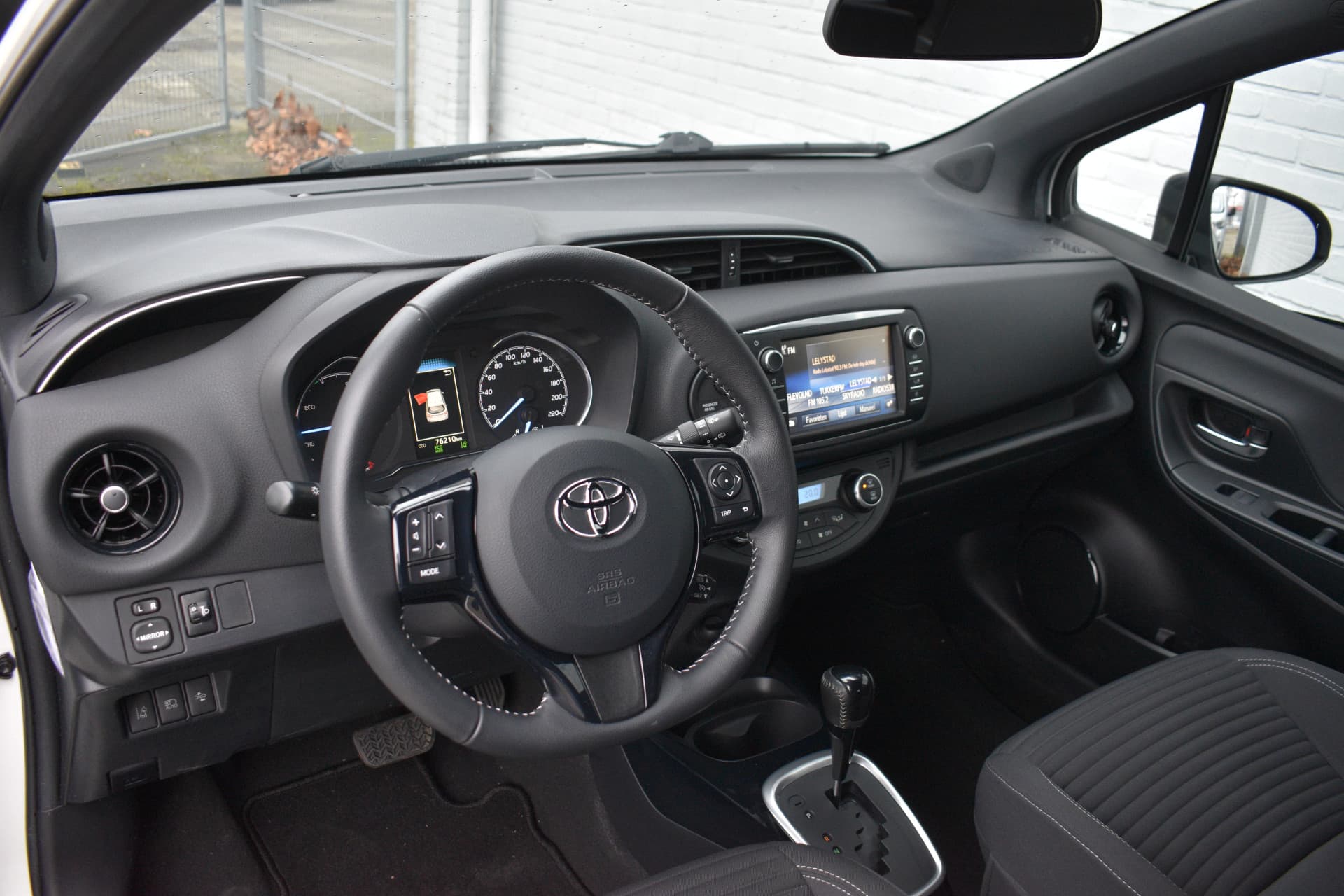 Toyota Yaris 1.5 Hybrid Bi-Tone Automaat 100pk thumbnail 4