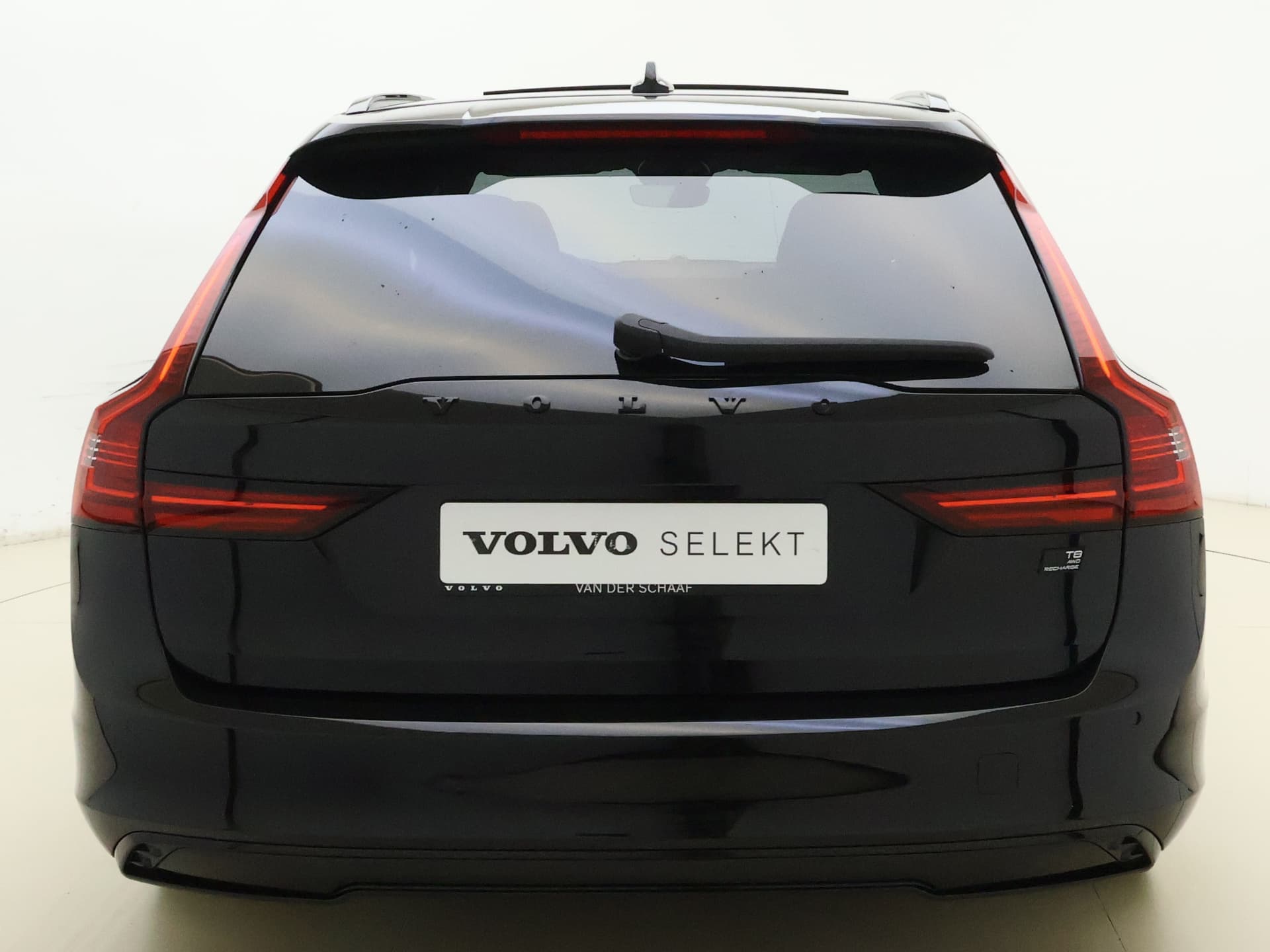 Volvo V90 T8 455pk AWD R-Design / Luchtvering / Bowers&Wilkins Audio / Gelaagd glas / 360 Camera / 20'' / Head-Up / Trekhaak / Black Pack / Full-LED / Lederen Dashboard / thumbnail 5