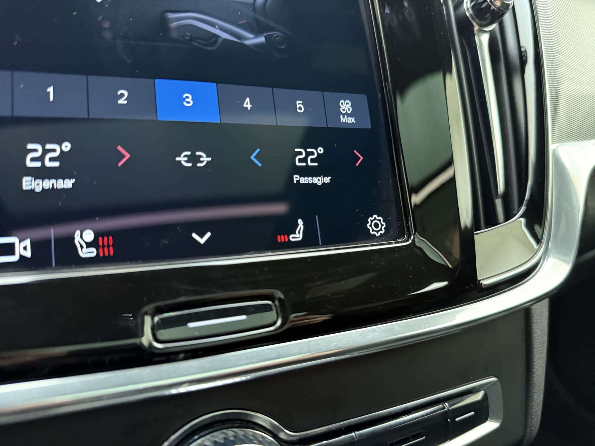 Volvo V90 T8 455pk AWD R-Design / Luchtvering / Bowers&Wilkins Audio / Gelaagd glas / 360 Camera / 20'' / Head-Up / Trekhaak / Black Pack / Full-LED / Lederen Dashboard / thumbnail 14