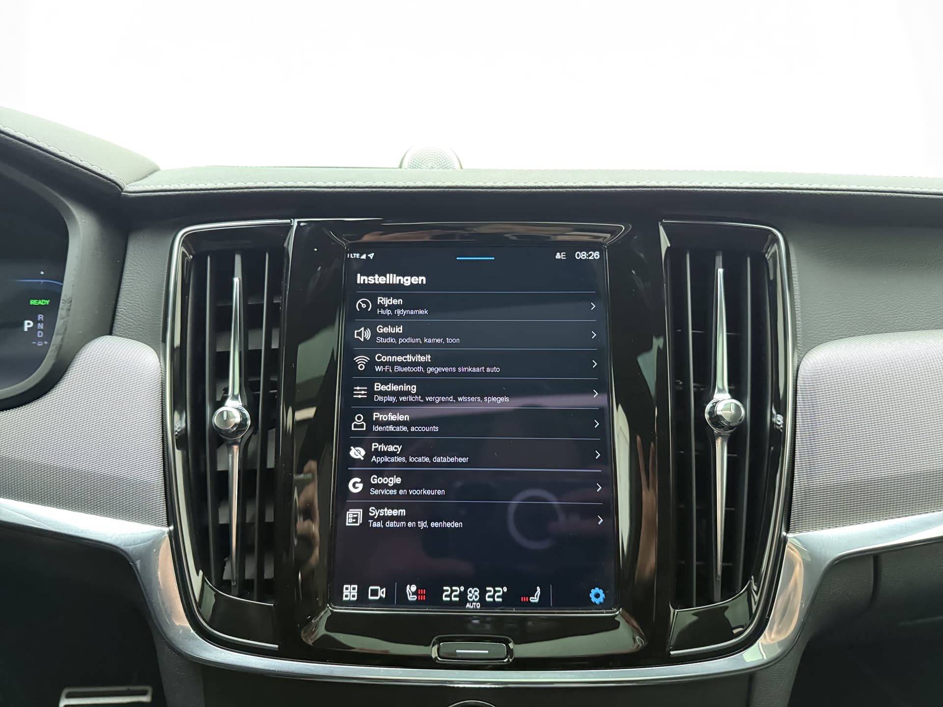 Volvo V90 T8 455pk AWD R-Design / Luchtvering / Bowers&Wilkins Audio / Gelaagd glas / 360 Camera / 20'' / Head-Up / Trekhaak / Black Pack / Full-LED / Lederen Dashboard / thumbnail 16