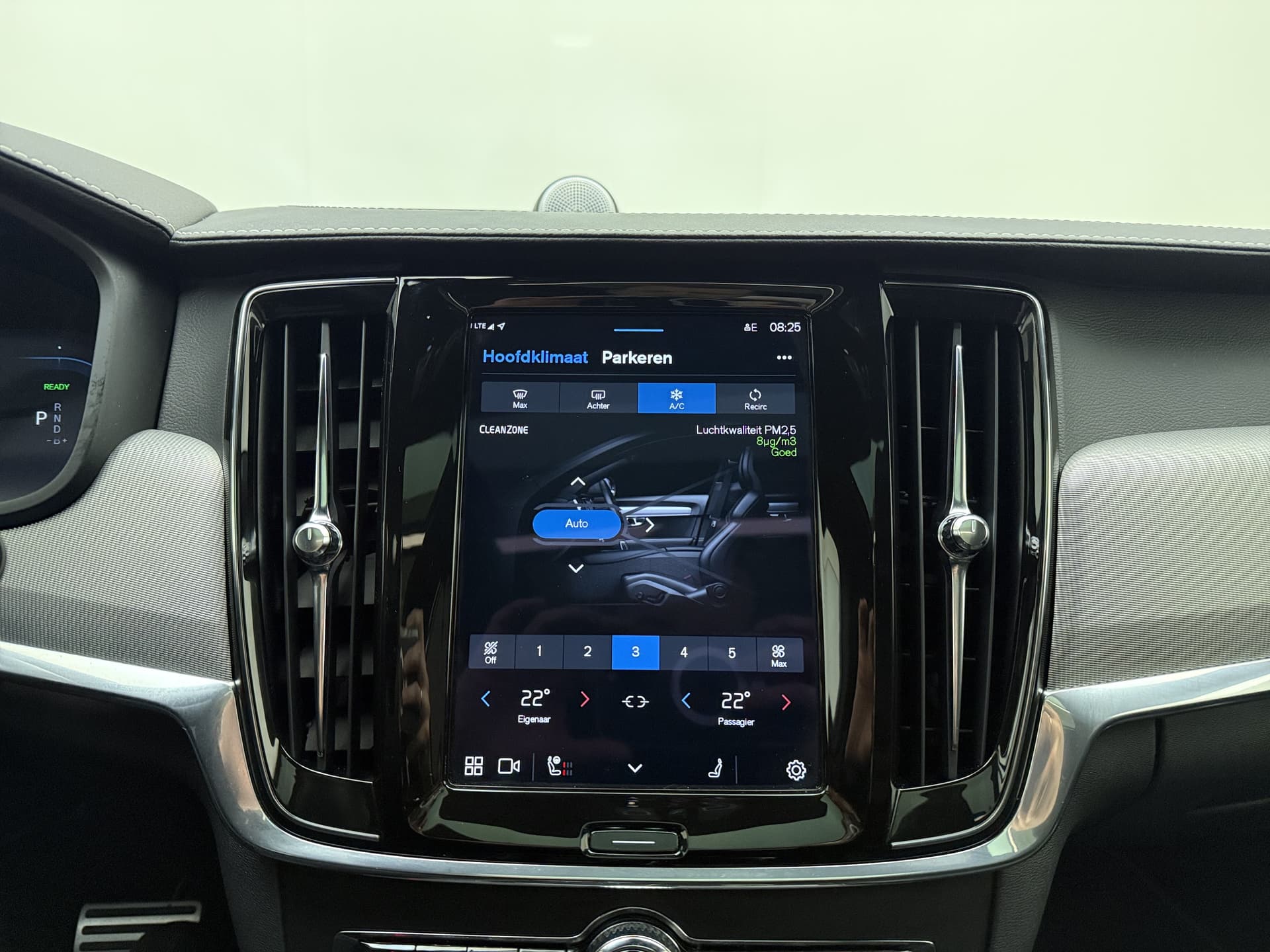 Volvo V90 T8 455pk AWD R-Design / Luchtvering / Bowers&Wilkins Audio / Gelaagd glas / 360 Camera / 20'' / Head-Up / Trekhaak / Black Pack / Full-LED / Lederen Dashboard / thumbnail 17