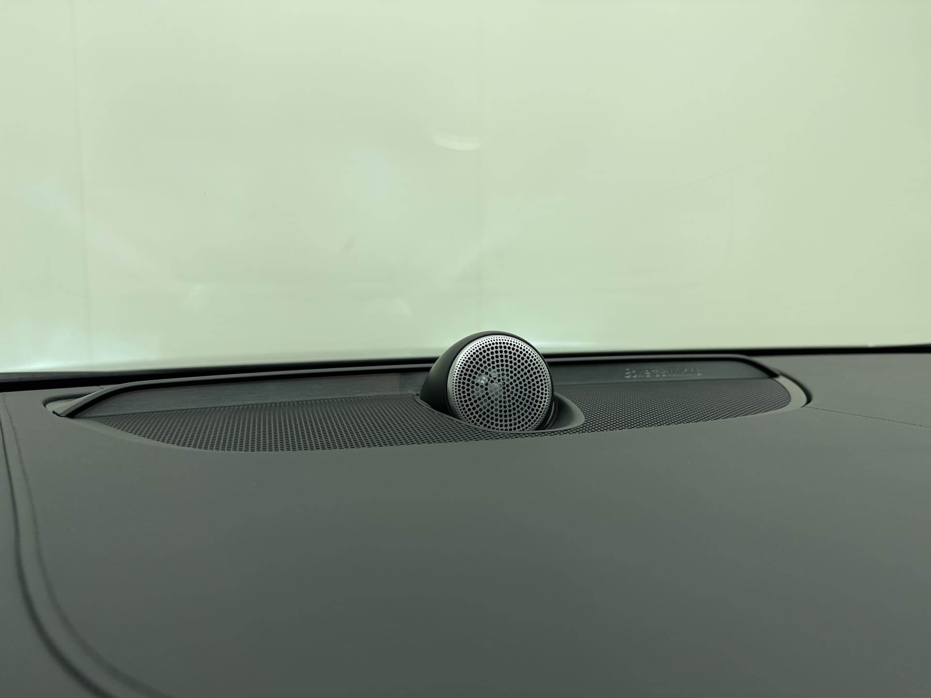 Volvo V90 T8 455pk AWD R-Design / Luchtvering / Bowers&Wilkins Audio / Gelaagd glas / 360 Camera / 20'' / Head-Up / Trekhaak / Black Pack / Full-LED / Lederen Dashboard / thumbnail 19