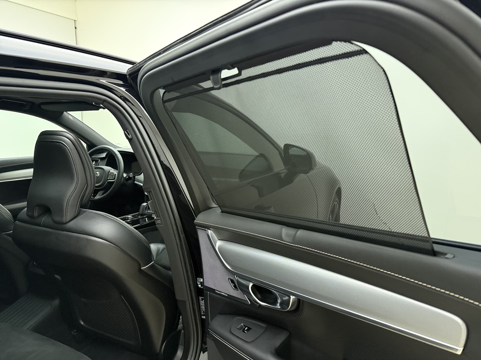 Volvo V90 T8 455pk AWD R-Design / Luchtvering / Bowers&Wilkins Audio / Gelaagd glas / 360 Camera / 20'' / Head-Up / Trekhaak / Black Pack / Full-LED / Lederen Dashboard / thumbnail 20