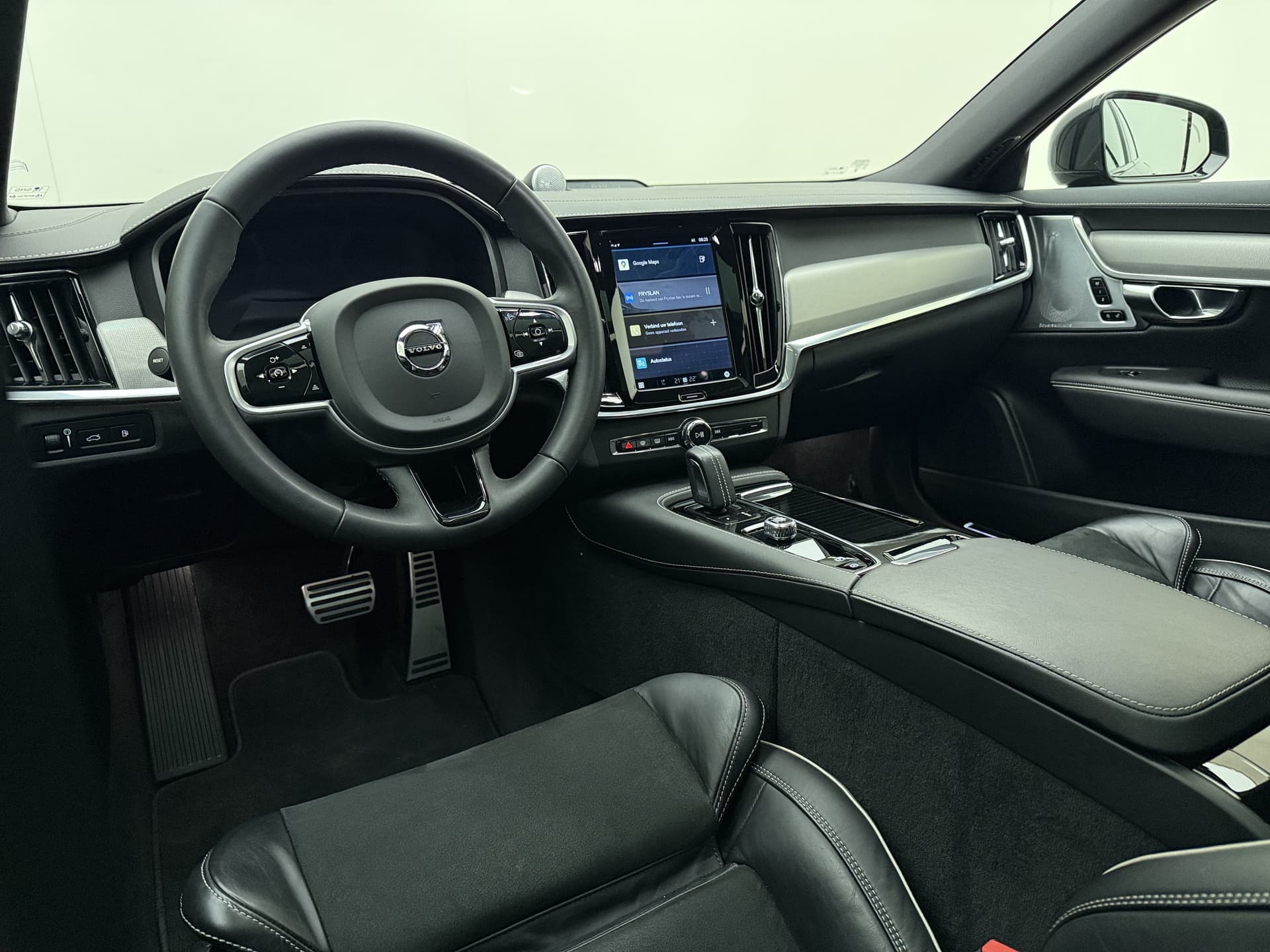 Volvo V90 T8 455pk AWD R-Design / Luchtvering / Bowers&Wilkins Audio / Gelaagd glas / 360 Camera / 20'' / Head-Up / Trekhaak / Black Pack / Full-LED / Lederen Dashboard / thumbnail 22