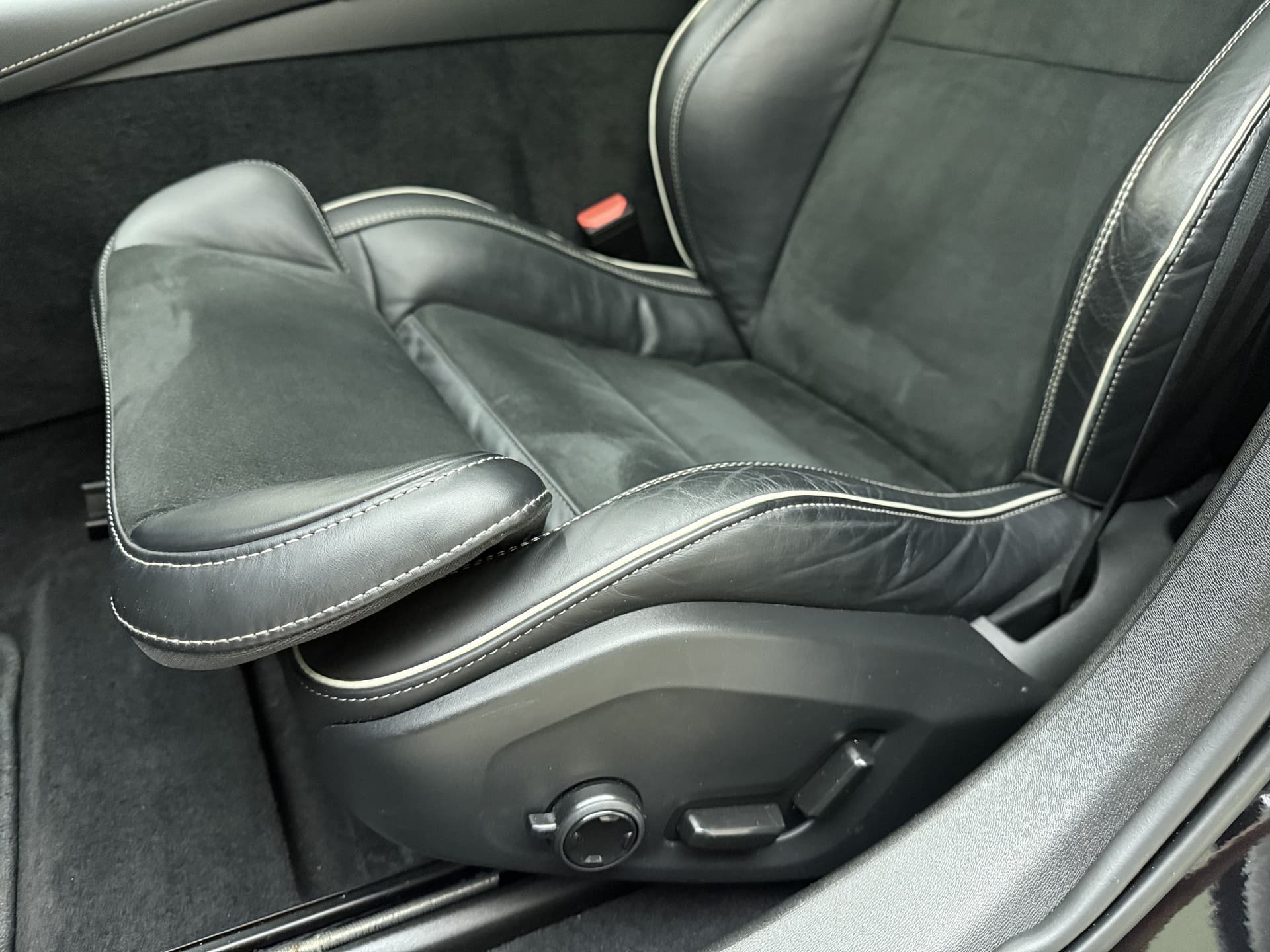 Volvo V90 T8 455pk AWD R-Design / Luchtvering / Bowers&Wilkins Audio / Gelaagd glas / 360 Camera / 20'' / Head-Up / Trekhaak / Black Pack / Full-LED / Lederen Dashboard / thumbnail 24