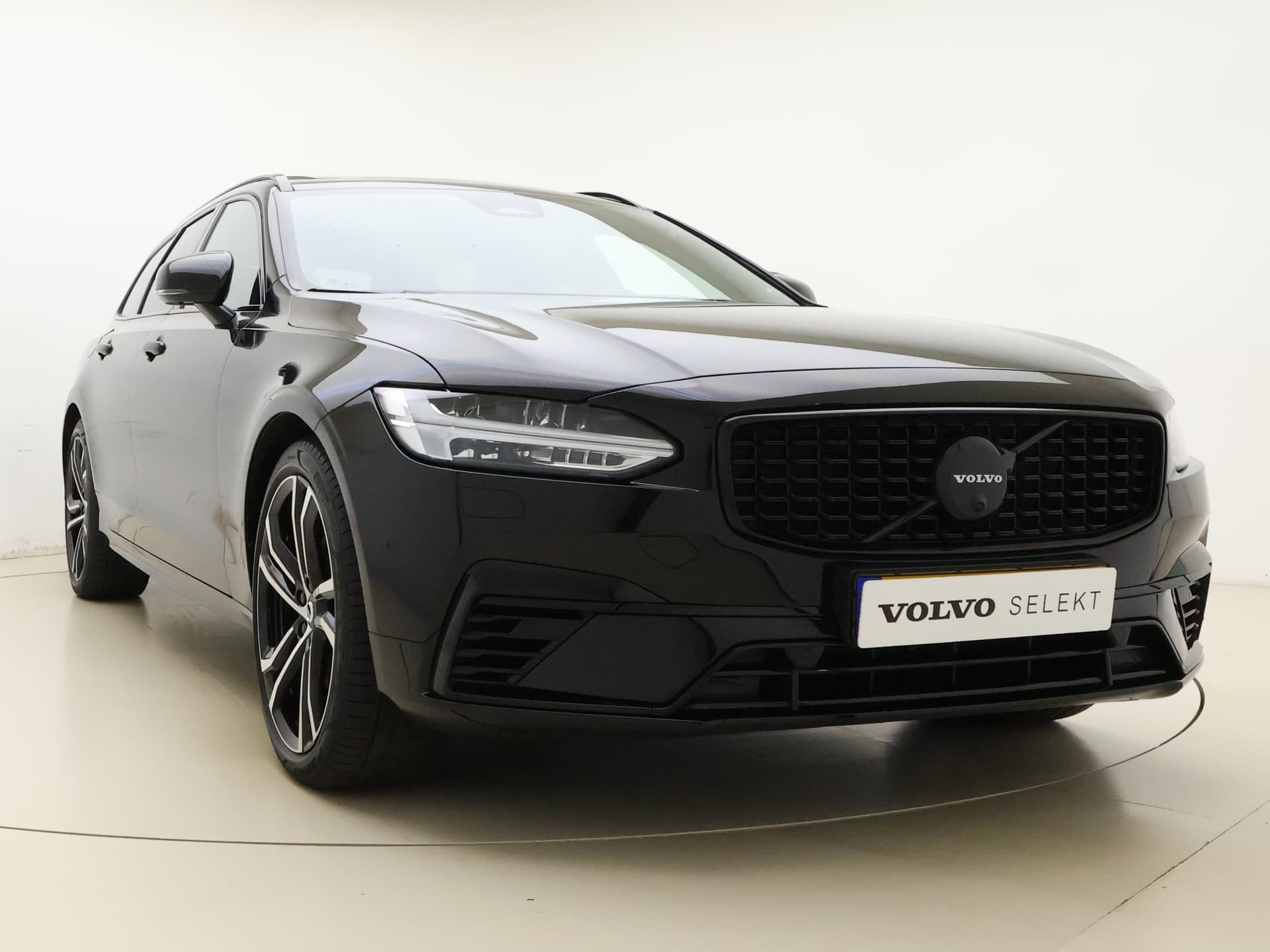 Volvo V90 T8 455pk AWD R-Design / Luchtvering / Bowers&Wilkins Audio / Gelaagd glas / 360 Camera / 20'' / Head-Up / Trekhaak / Black Pack / Full-LED / Lederen Dashboard / thumbnail 27