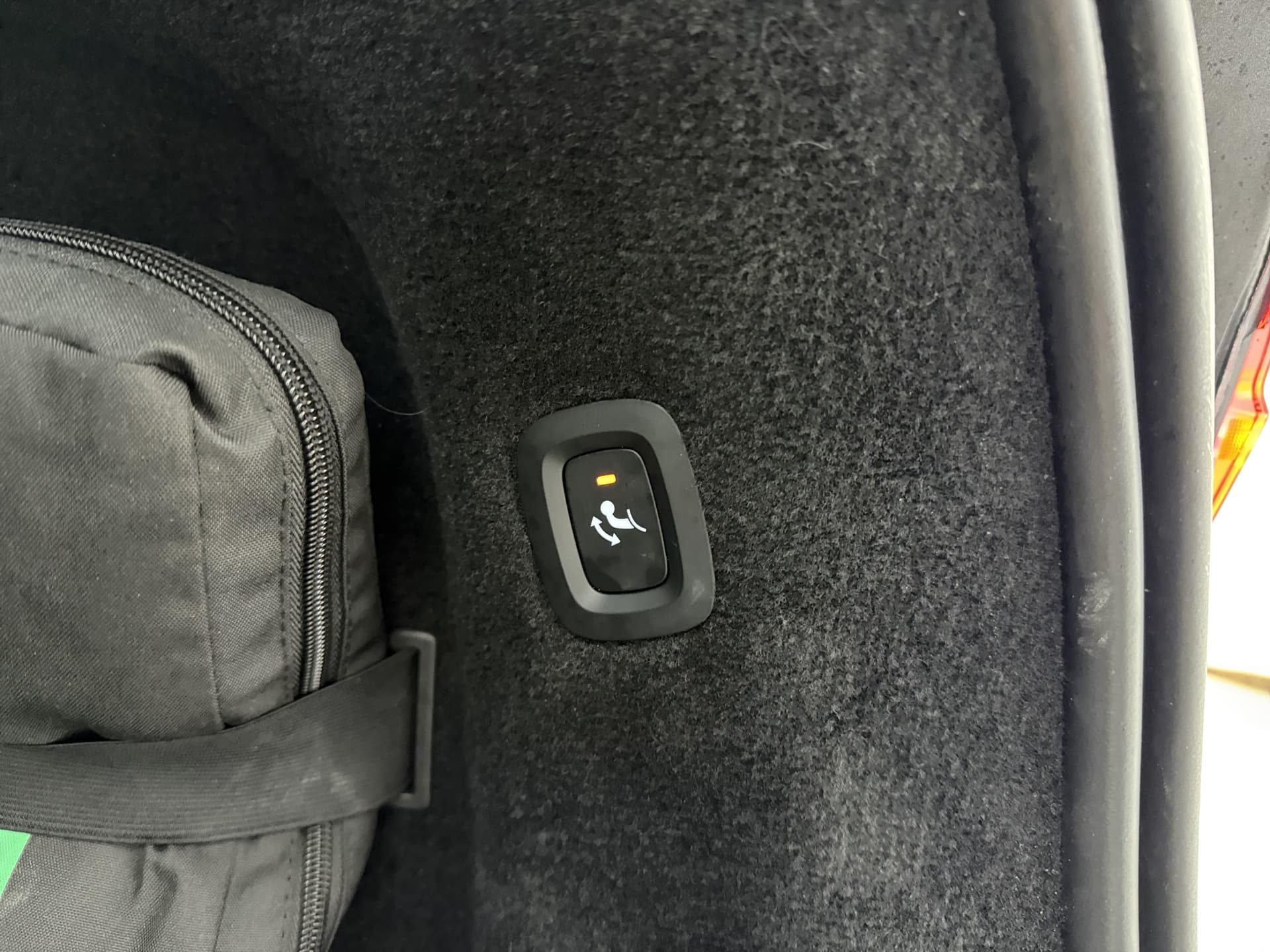 Volvo V90 T8 455pk AWD R-Design / Luchtvering / Bowers&Wilkins Audio / Gelaagd glas / 360 Camera / 20'' / Head-Up / Trekhaak / Black Pack / Full-LED / Lederen Dashboard / thumbnail 29