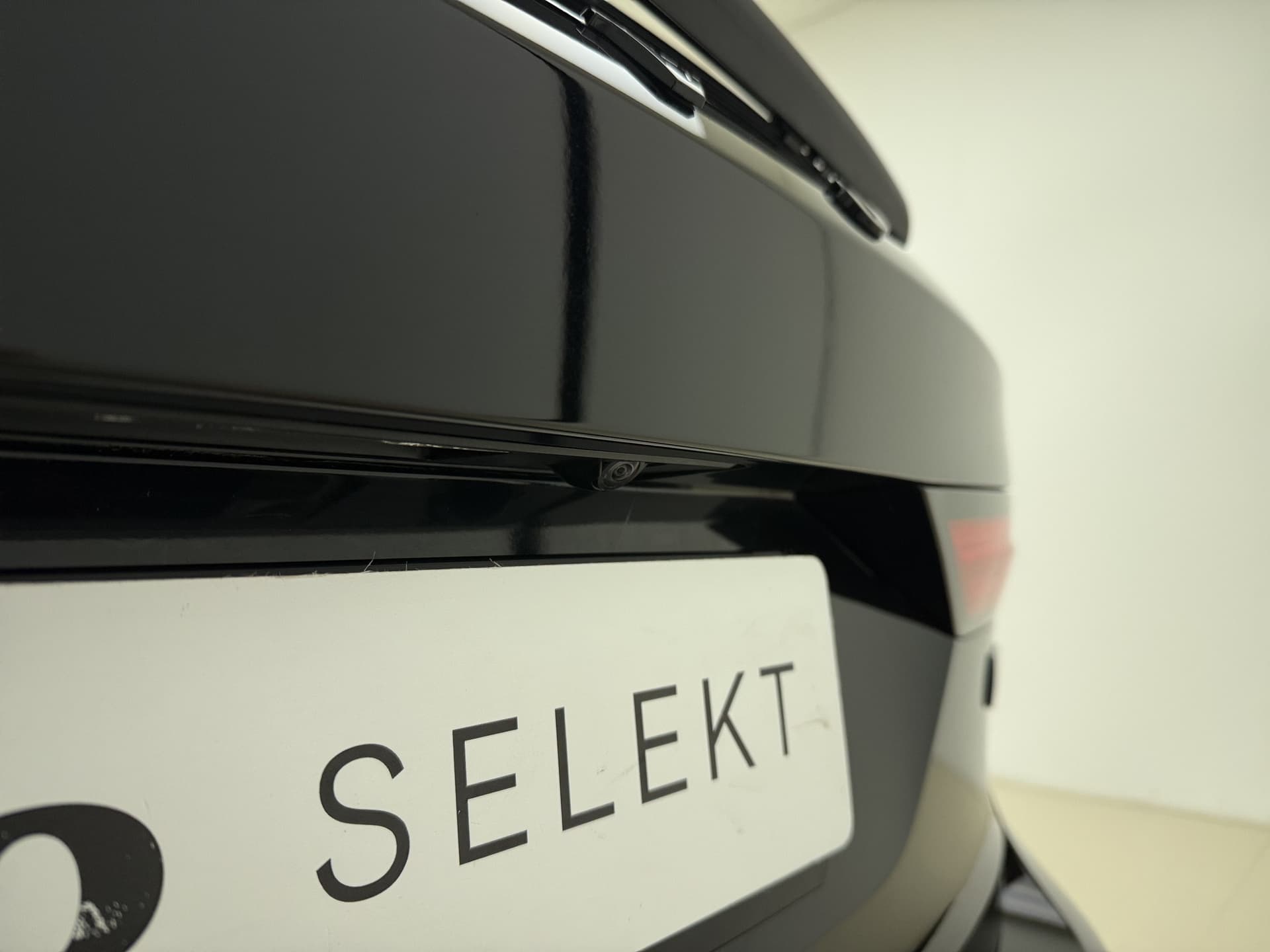 Volvo V90 T8 455pk AWD R-Design / Luchtvering / Bowers&Wilkins Audio / Gelaagd glas / 360 Camera / 20'' / Head-Up / Trekhaak / Black Pack / Full-LED / Lederen Dashboard / thumbnail 30