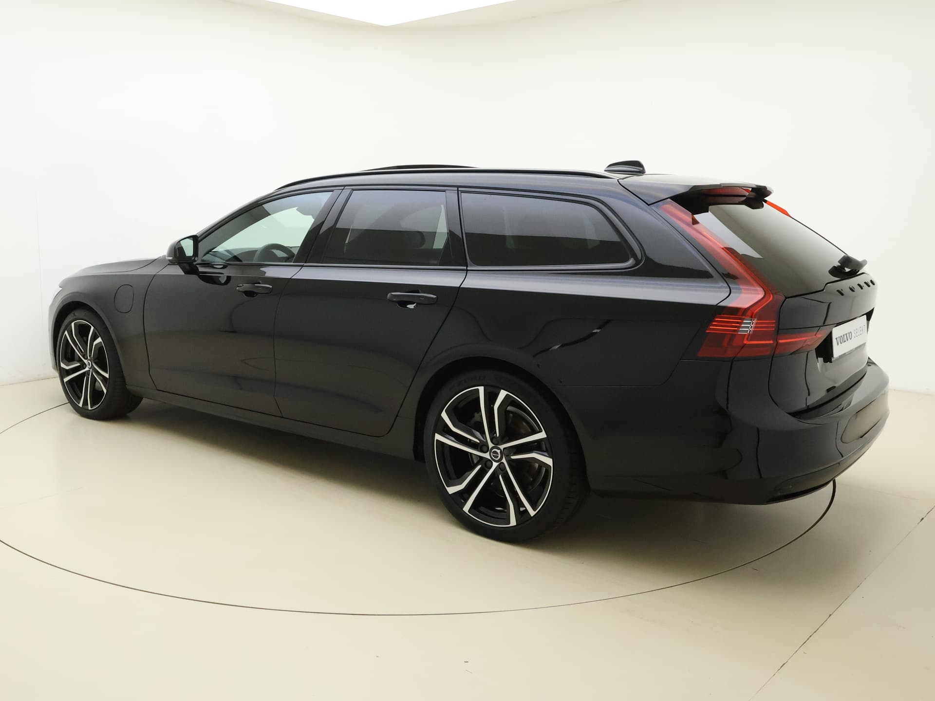 Volvo V90 T8 455pk AWD R-Design / Luchtvering / Bowers&Wilkins Audio / Gelaagd glas / 360 Camera / 20'' / Head-Up / Trekhaak / Black Pack / Full-LED / Lederen Dashboard / thumbnail 32