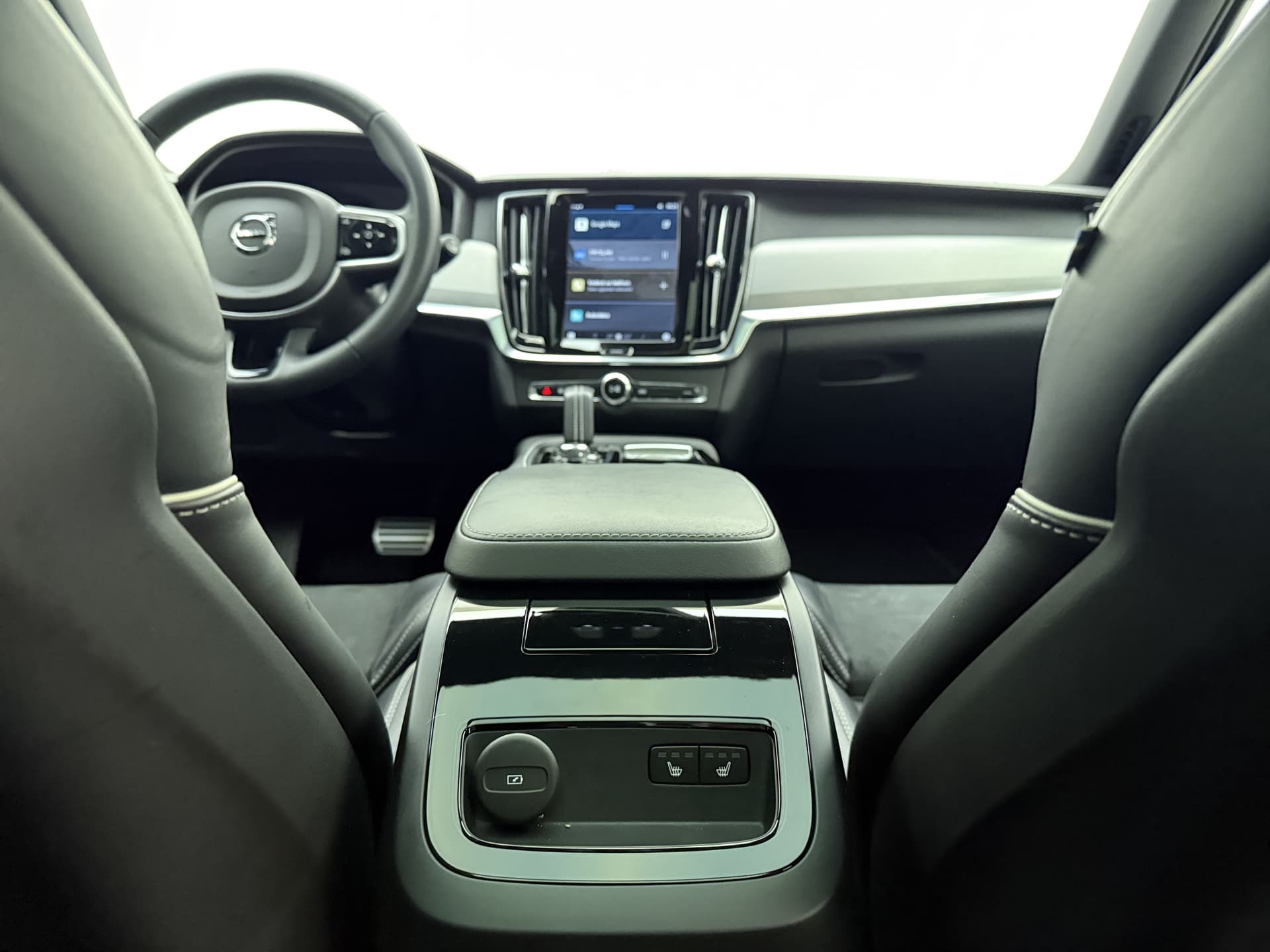 Volvo V90 T8 455pk AWD R-Design / Luchtvering / Bowers&Wilkins Audio / Gelaagd glas / 360 Camera / 20'' / Head-Up / Trekhaak / Black Pack / Full-LED / Lederen Dashboard / thumbnail 36