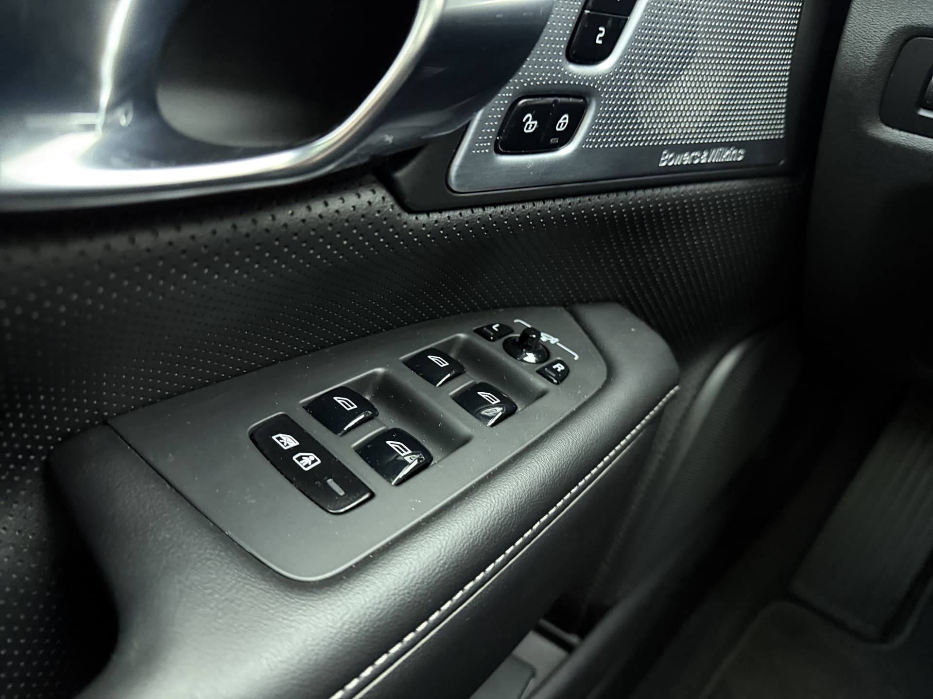 Volvo V90 T8 455pk AWD R-Design / Luchtvering / Bowers&Wilkins Audio / Gelaagd glas / 360 Camera / 20'' / Head-Up / Trekhaak / Black Pack / Full-LED / Lederen Dashboard / thumbnail 40