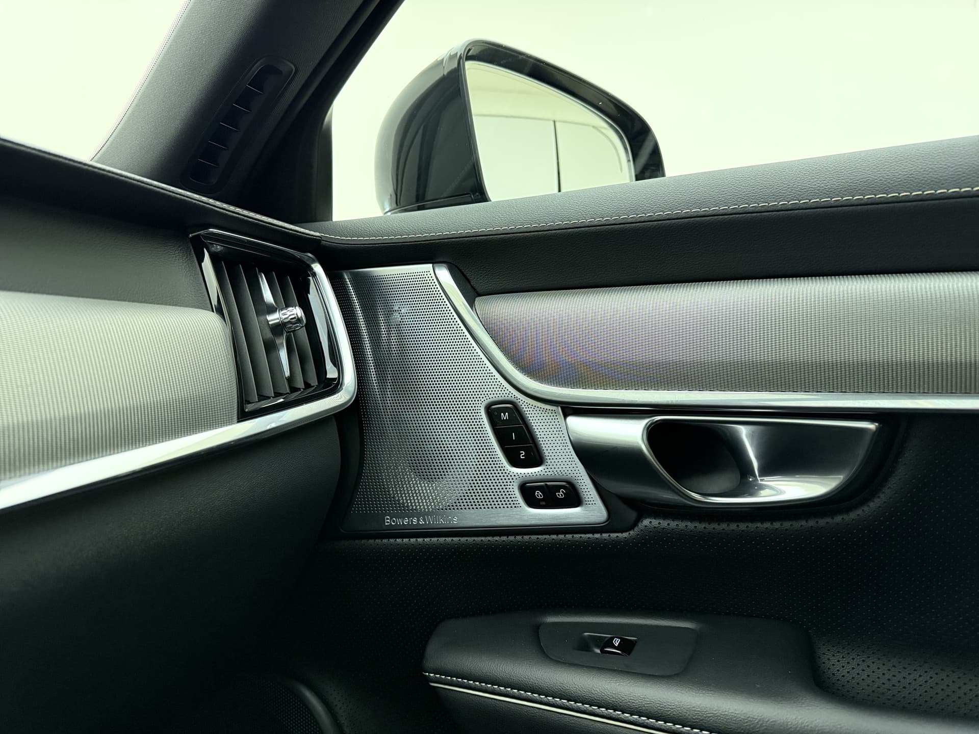 Volvo V90 T8 455pk AWD R-Design / Luchtvering / Bowers&Wilkins Audio / Gelaagd glas / 360 Camera / 20'' / Head-Up / Trekhaak / Black Pack / Full-LED / Lederen Dashboard / thumbnail 49