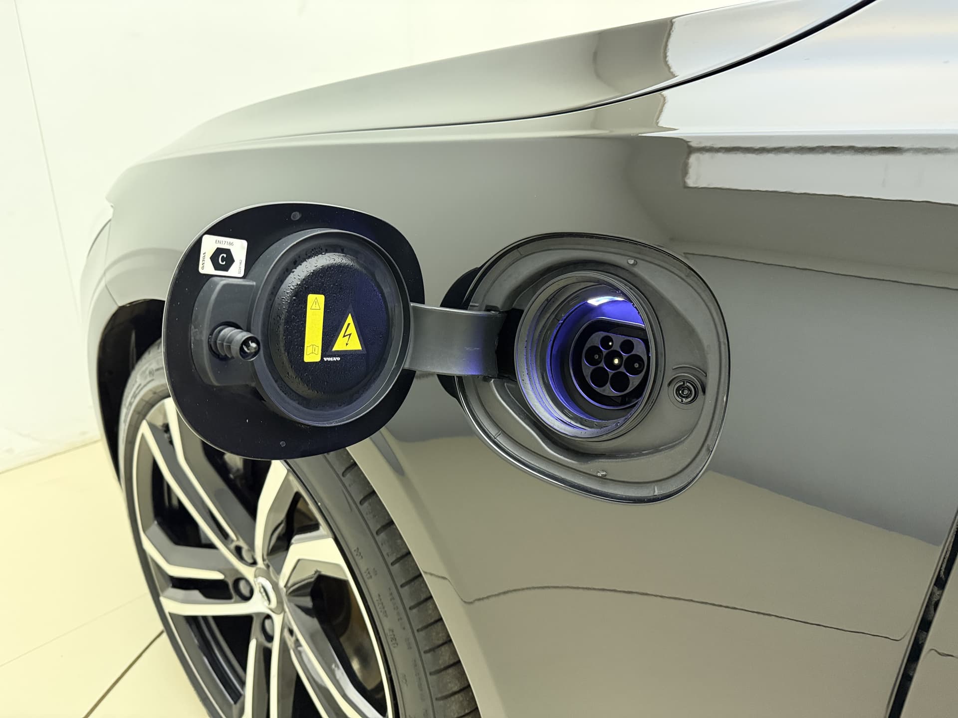 Volvo V90 T8 455pk AWD R-Design / Luchtvering / Bowers&Wilkins Audio / Gelaagd glas / 360 Camera / 20'' / Head-Up / Trekhaak / Black Pack / Full-LED / Lederen Dashboard / thumbnail 50