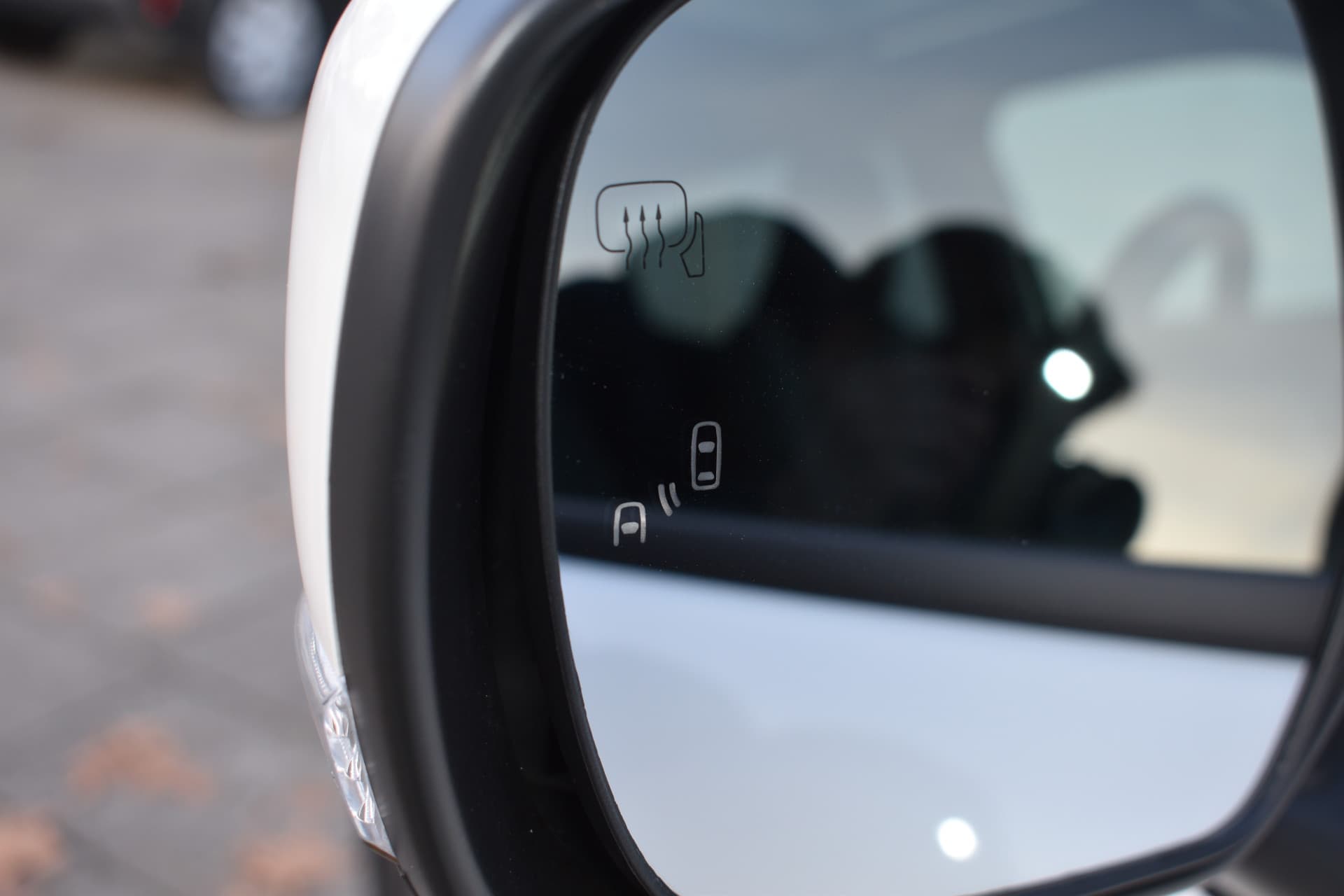 Toyota Urban Cruiser Executive 61 kWh Automaat 174pk thumbnail 4