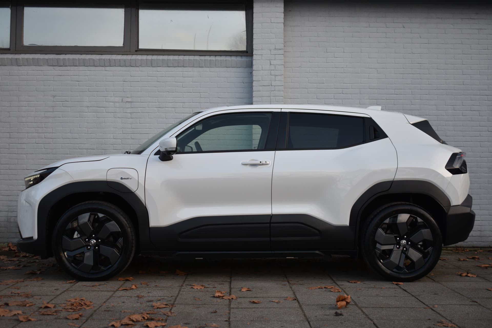 Toyota Urban Cruiser Executive 61 kWh Automaat 174pk thumbnail 5