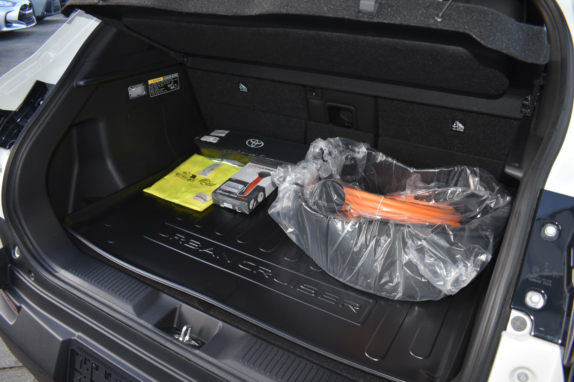 Toyota Urban Cruiser Executive 61 kWh Automaat 174pk thumbnail 6