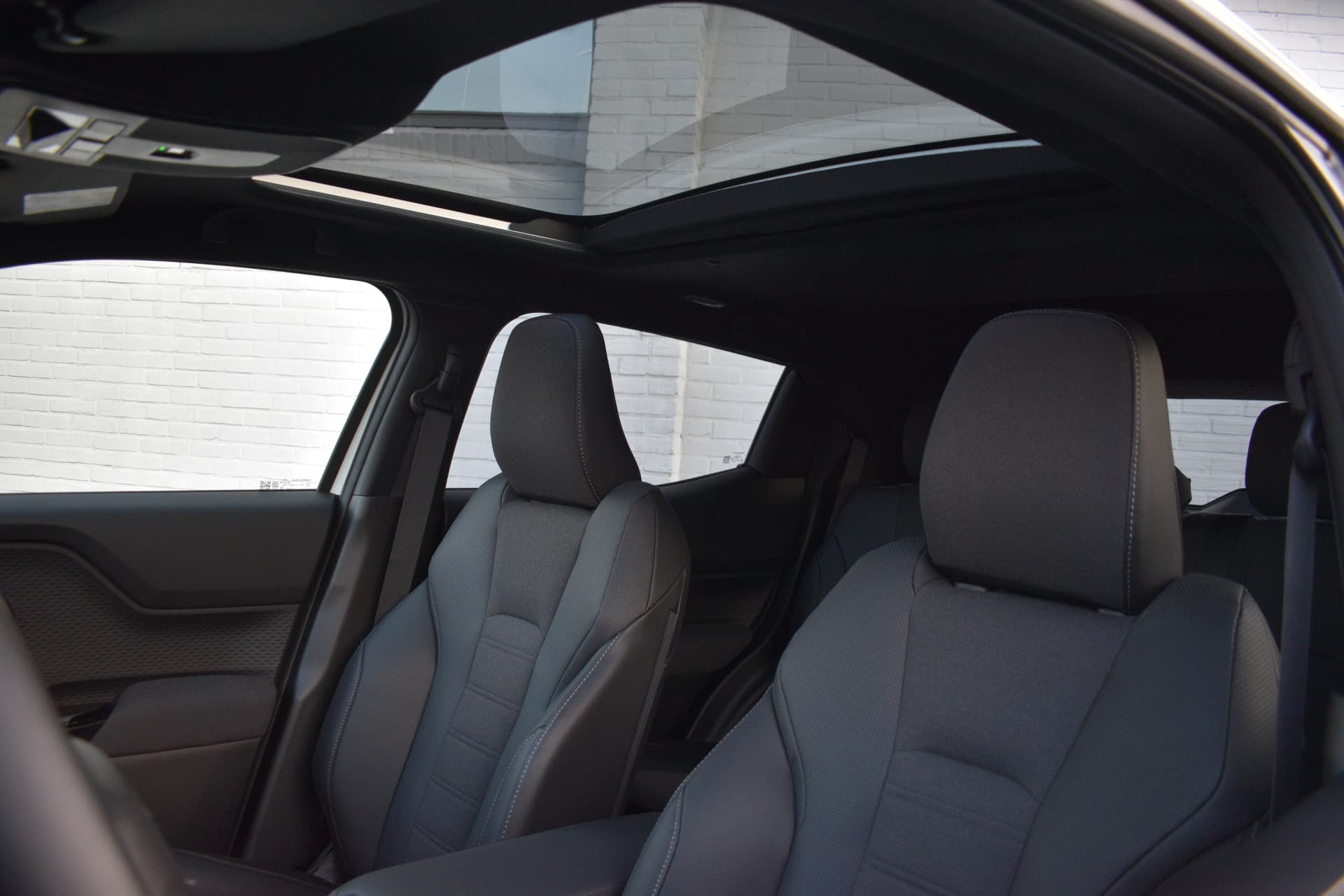 Toyota Urban Cruiser Executive 61 kWh Automaat 174pk thumbnail 13