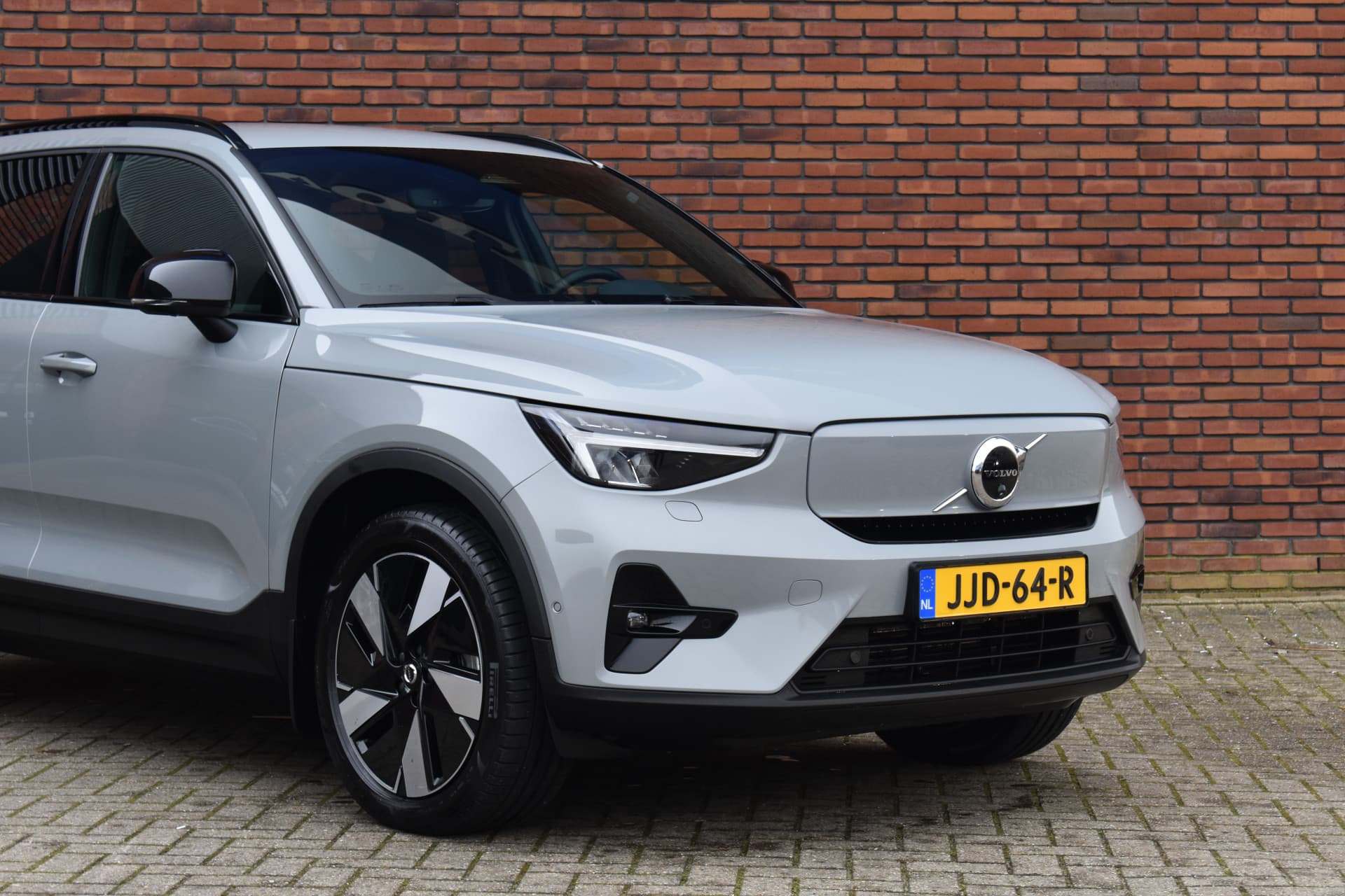 Volvo EX40 Extended Range 252PK Plus 82 kWh thumbnail 2